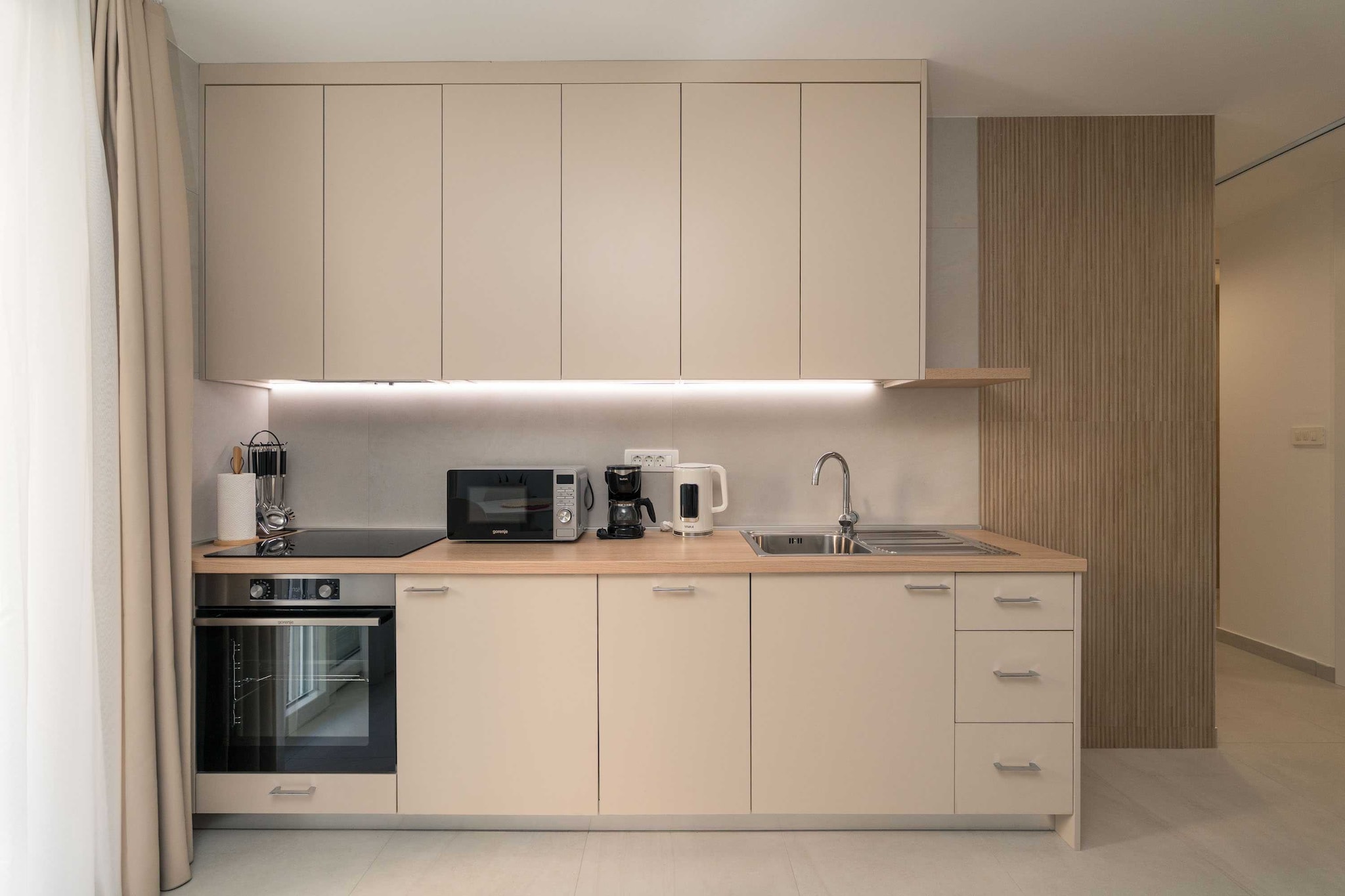 Modern City Escape with Balcony - Near the Ferry Port-Kitchen