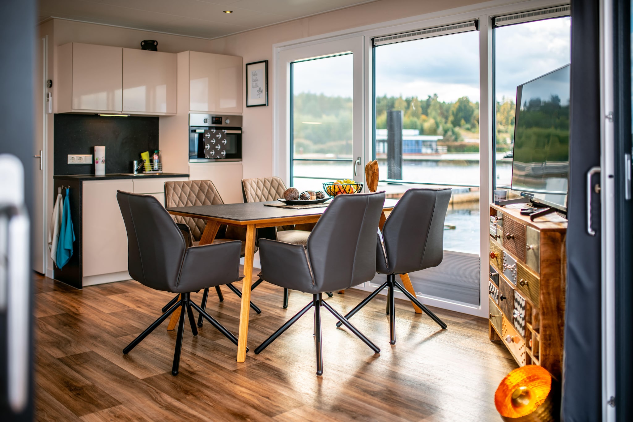 Lake Breeze Retreat, Klitten