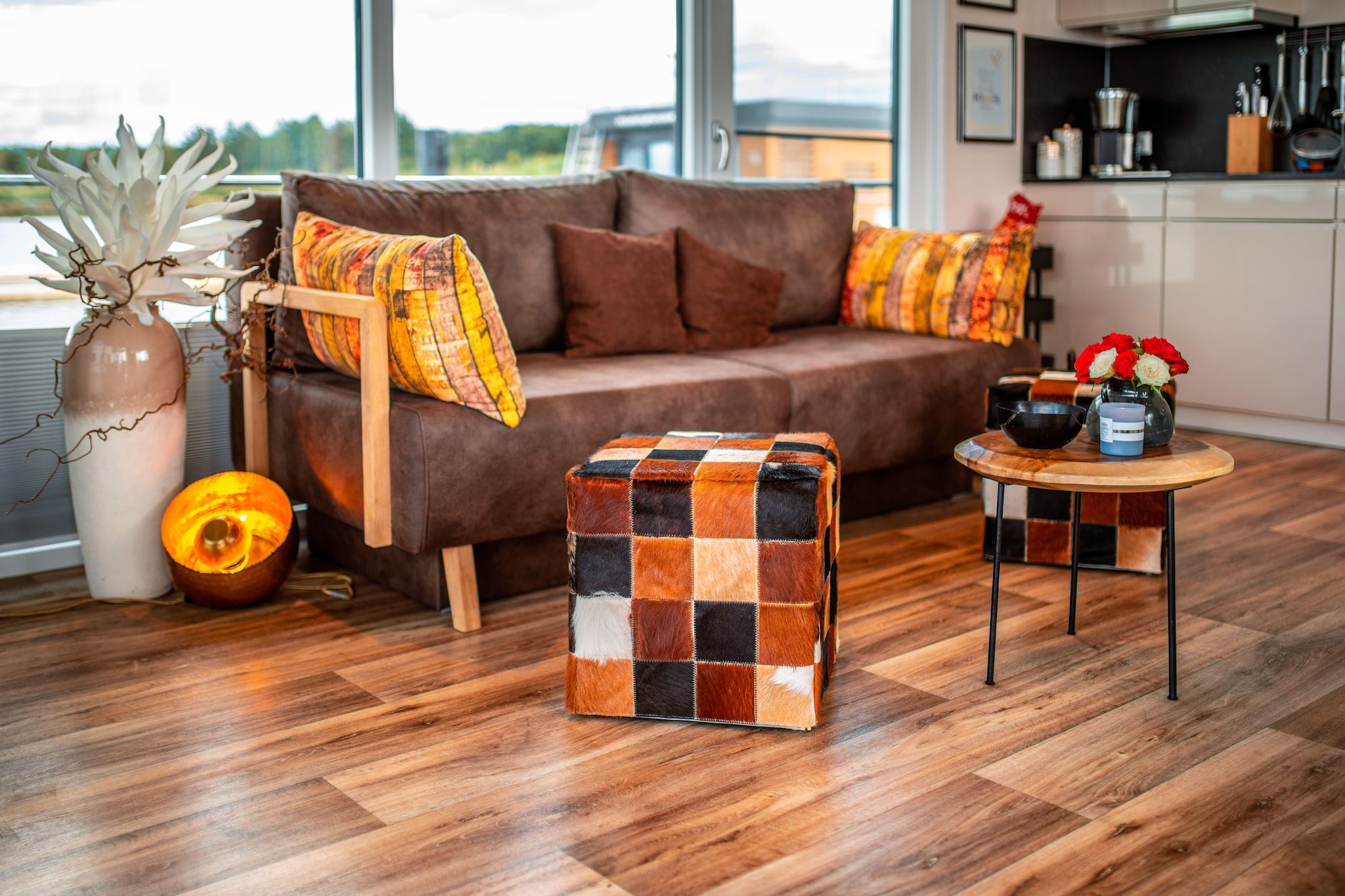 Set just 850 meters from the lake beach, this modern ground-floor holiday home in Klitten, Saxony, offers a cozy and well-equipped retreat for up to 6 guests. The home features two spacious bedrooms, each with a double bed (160 x 200 cm), and a double sofa bed in the living/dining area, making it ideal for couples or small families.

The open kitchen includes a ceramic hob, electric kettle, toaster, coffee machine, mini oven, dishwasher, and fridge with freezerâ€”perfect for preparing meals at home. The living/dining room is equipped with a flatscreen satellite TV, radio, gas fireplace, and a dining table for relaxed evenings indoors.

Enjoy the outdoors on the terrace, roof terrace, or in the garden, complete with sun loungers, garden furniture, and a grill. Air conditioning, heating, and a laundry package are included for added comfort.

With restaurants just 100 m away, BÃ¤rwalder See bakery (3.5 km), and general supplies within 7 km, this home offers both convenience and tranquility near the water.