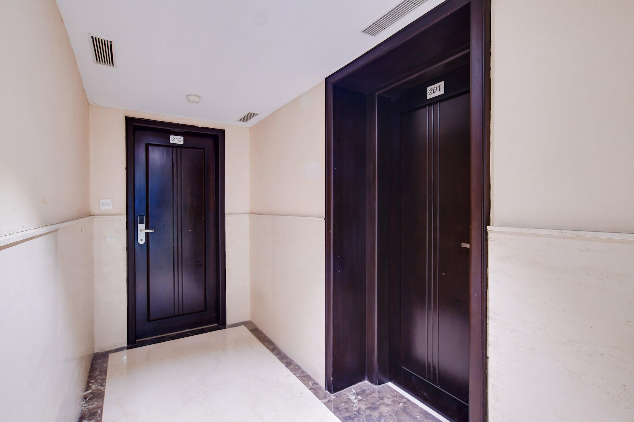 Cozy Deluxe Room at Chappan Market Indore