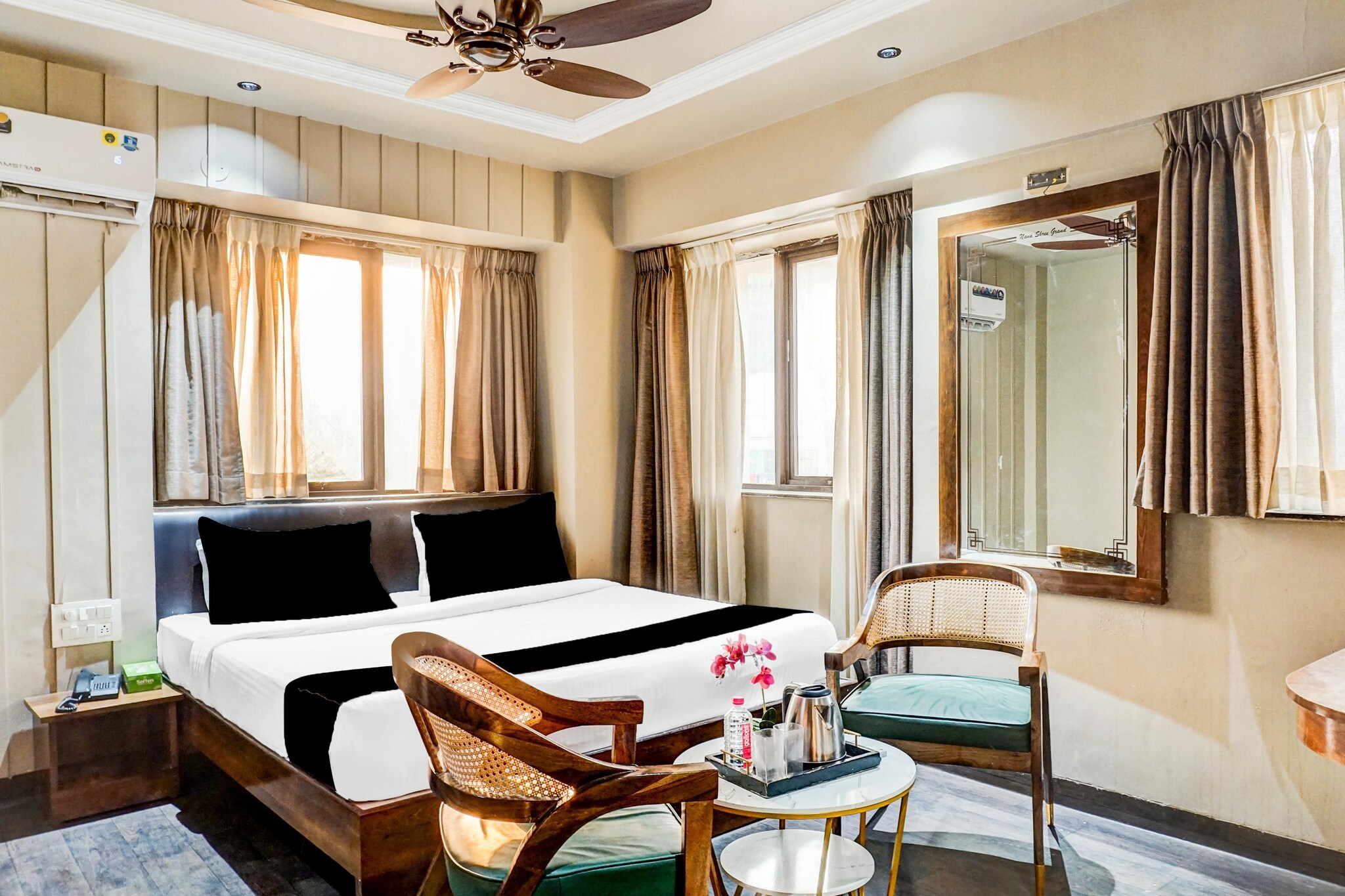 Situated within 2.6 km of Aga Khan Palace and 5.9 km of Bund Garden, Elegant Stays in Downtown Bangalore features rooms with air conditioning and a private bathroom in Viman Nagar. Among the facilities at this property are room service and a 24-hour front desk, along with free WiFi throughout the property. The property is non-smoking and is located 7.2 km from Pune Railway Station.
All rooms at the hotel are fitted with a seating area, a flat-screen TV with satellite channels and a private bathroom with free toiletries and a bath or shower. Guest rooms have a desk.
Darshan Museum is 7.4 km from Elegant Stays in Downtown Bangalore, while Pataleshwar Cave Temple is 9.3 km from the property. Pune International Airport is 3 km away.
Unmarried couples are warmly welcome at this property.
Guests with local ID proof are warmly welcome.
Early Check-In Policy: A full day’s room rate will be charged for check-ins before 6:00 AM. Complimentary early check-in is available between 6:00 AM and 10:00 AM, subject to room availability.
Check-in is only available to guests aged 18 and above. Please provide a government-issued ID to confirm your age.