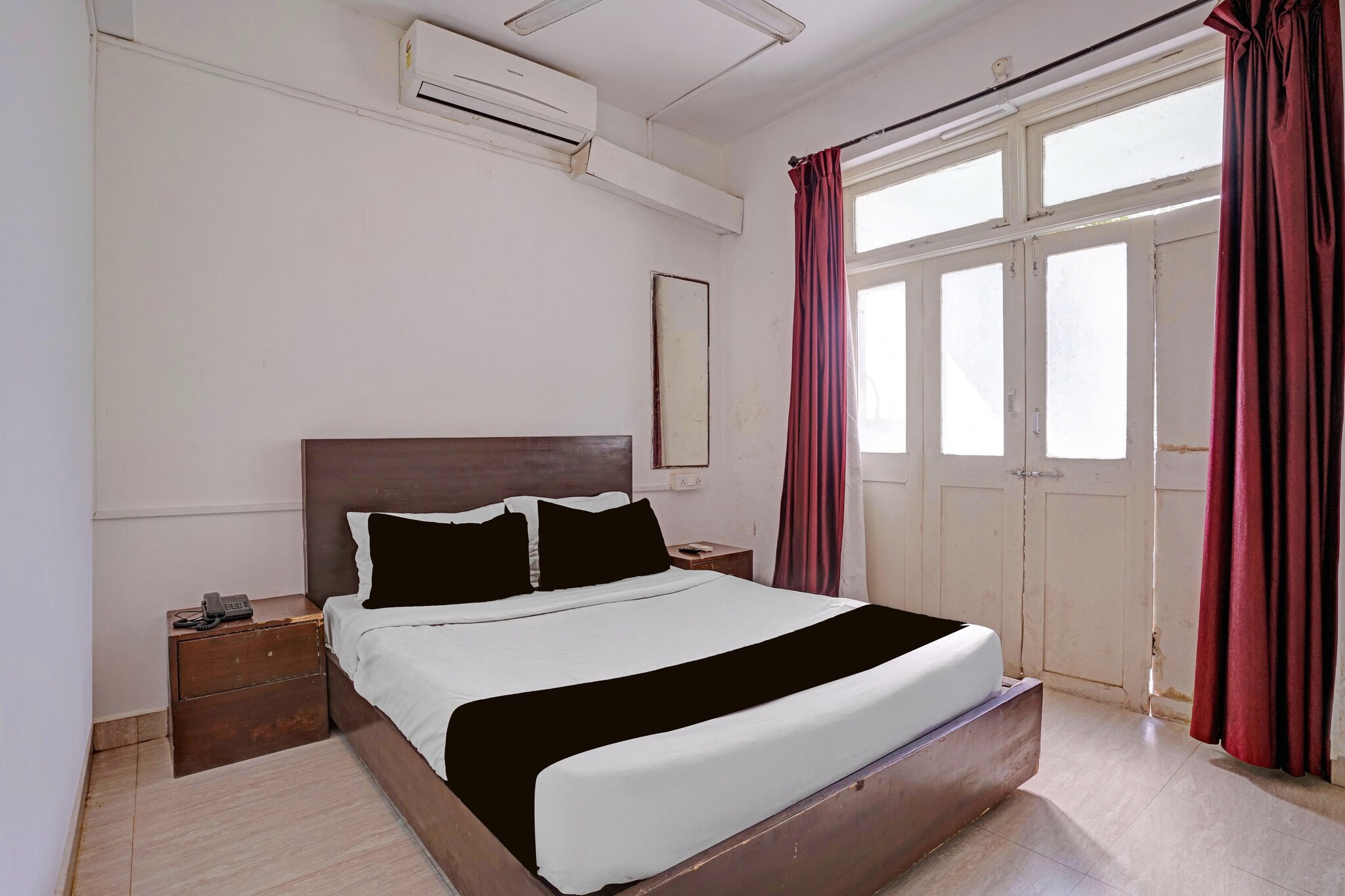 Situated within 700 metres of Calangute Beach and 1.5 km of Baga Beach, Luxury stays with Pool Near Calangute Beach features rooms with air conditioning and a private bathroom in Calangute. Among the facilities at this property are room service and a 24-hour front desk, along with free WiFi throughout the property. The hotel has family rooms.
The rooms at the hotel are fitted with a seating area, a flat-screen TV with satellite channels and a private bathroom with free toiletries and a bath or shower. All guest rooms have a desk.
Candolim Beach is 2.6 km from Luxury stays with Pool Near Calangute Beach, while Chapora Fort is 9.4 km from the property. Manohar Parrikar International Airport is 25 km away.
Unmarried couples are warmly welcome at this property.
Guests with local ID proof are warmly welcome.
Early Check-In Policy: A full day’s room rate will be charged for check-ins before 6:00 AM. Complimentary early check-in is available between 6:00 AM and 10:00 AM, subject to room availability.
Check-in is only available to guests aged 18 and above. Please provide a government-issued ID to confirm your age.