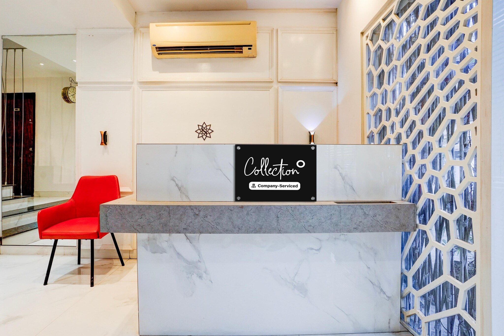 Ground floor: (bedroom(double bed, TV, seating area, air conditioning, telephone, Floor mattress), bathroom, bathtub or shower, shower, washbasin, toilet, Towels for a fee, shampoo, body soap, hot water)