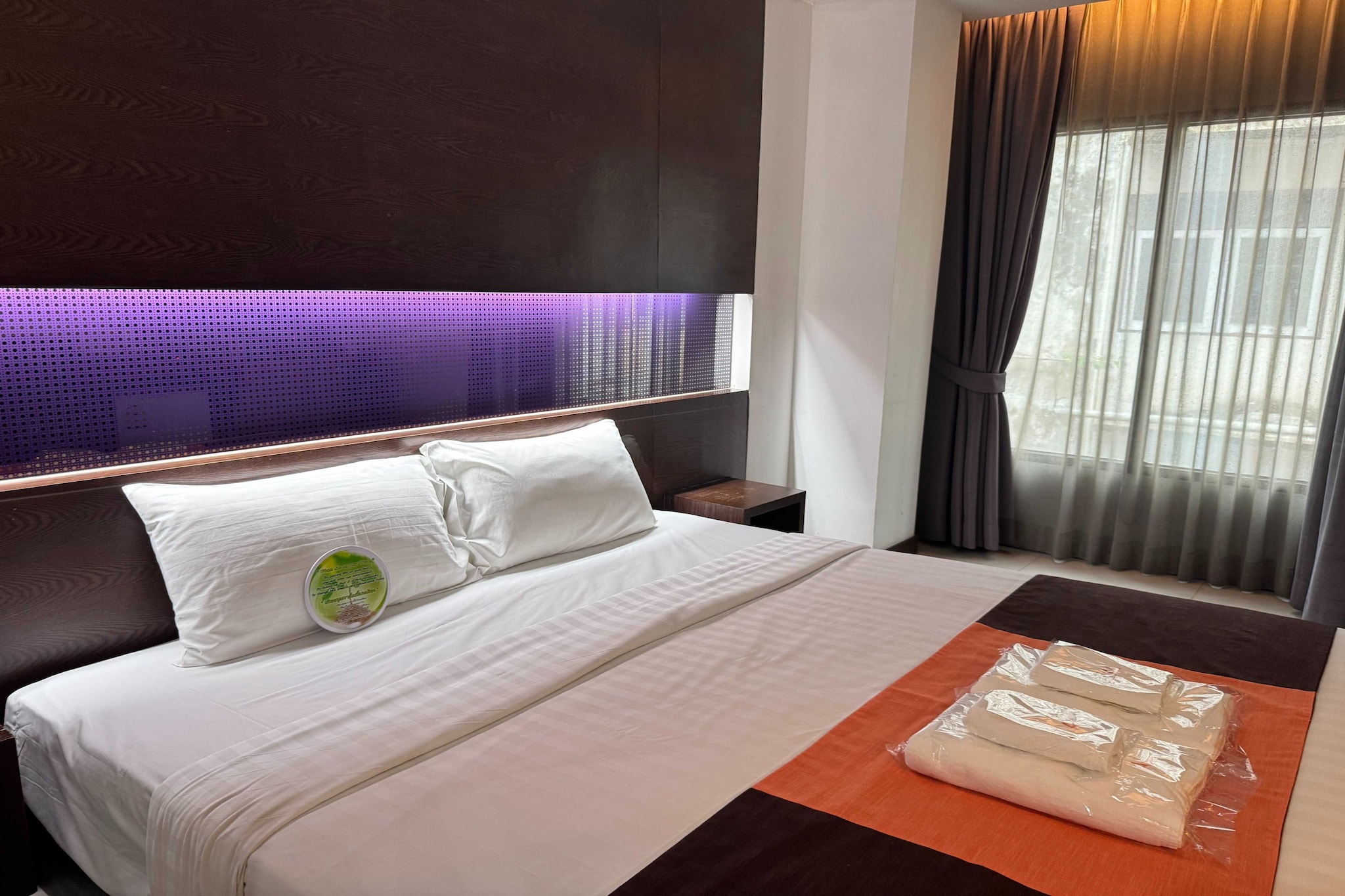Deluxe City Stay | Near Airport Link & Transport