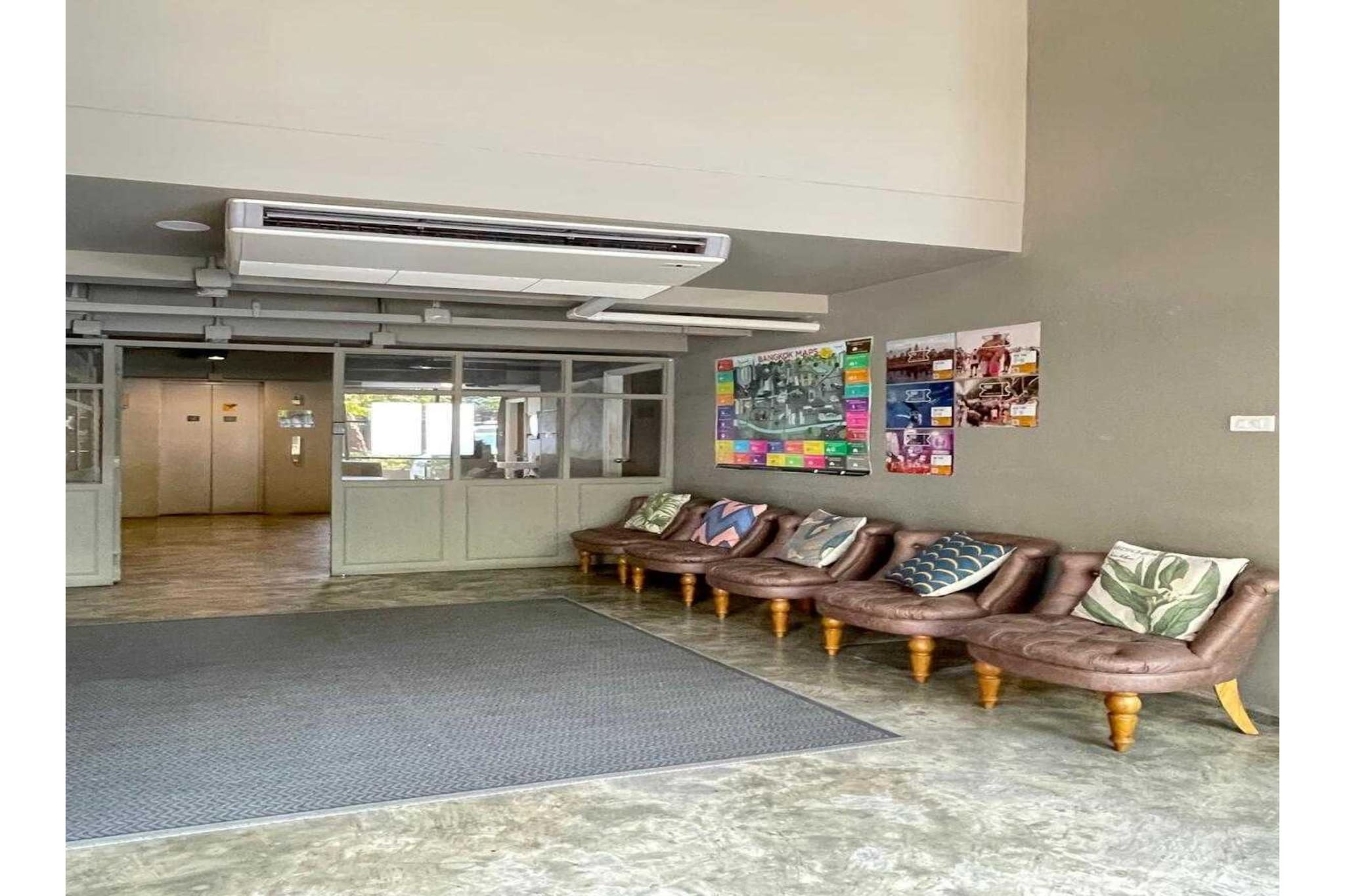 Experience boutique-style living in our Boutique Deluxe Vibe | Chic City Escape. This air-conditioned private room is thoughtfully furnished for design lovers and city explorers. Enjoy the comfort of an en suite bathroom, free toiletries, and free WiFi. Step outside to a peaceful terrace, enjoy a light meal or dine at the on-site Lemoncurd Tearoom. Located just minutes from cultural hotspots and buzzing street markets, it’s where style meets substance in Bangkok.
Guest access
📶 Free WiFi – Available in all areas of the property
🚗 Free Private Parking – On-site parking available (reservation required)
🛏️ Family Rooms – Comfortable and spacious for group stays
🚭 Non-Smoking Rooms – 100% smoke-free indoors
❄️ Air Conditioning – Stay cool and comfortable
🍽️ Restaurant On-Site – Enjoy delicious meals at the in-house eatery
🍳 Breakfast Available – Start your day with a tasty morning meal
🧹 Daily Housekeeping – Rooms are cleaned and refreshed daily
🛗 Lift Access – Easy access to all floors
🕒 24-Hour Front Desk – Assistance available any time
🧳 Luggage Storage – Secure space to store your belongings
🧼 Shared Lounge & TV Area – Relax and unwind with others
🔒 Lockers Available – Keep your valuables safe
🎲 Board Games & Puzzles – Entertainment for all ages
🛎️ Express Check-In/Check-Out – Save time during arrival and departure
🚨 Security Features – Includes CCTV, fire extinguishers, alarms, and 24-hour security
🧘 Fitness/Spa Locker Rooms – Space to change and freshen up
🗣️ Languages Spoken – English & Thai
Other things to note
🕒 Check-in: From 2:00 PM
🕛 Check-out: Until 12:00 PM