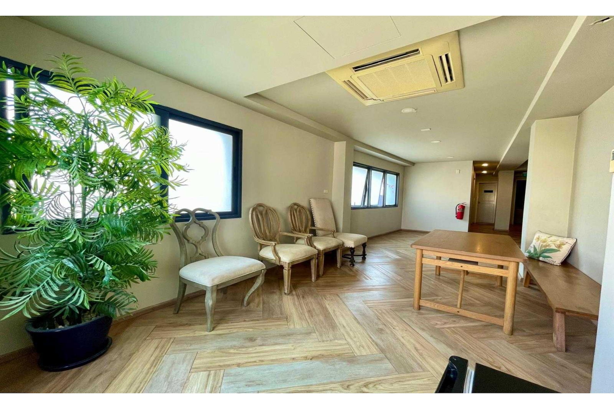 Ground floor: (bedroom(double bed, TV, air conditioning), bathroom(shower, toilet, bidet, Towels incl., shampoo, body soap))