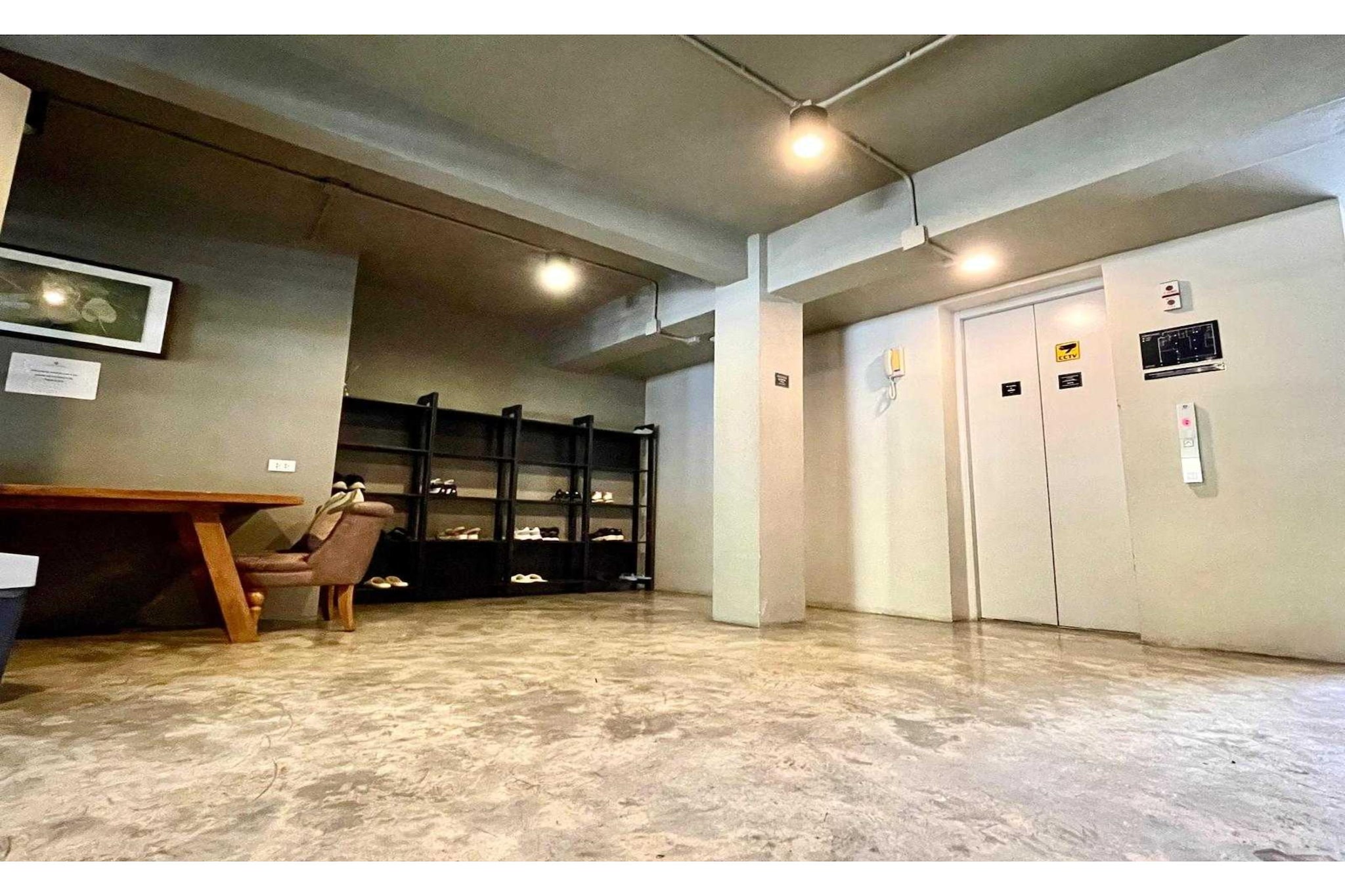 Boutique Deluxe Vibe | Chic City Escape