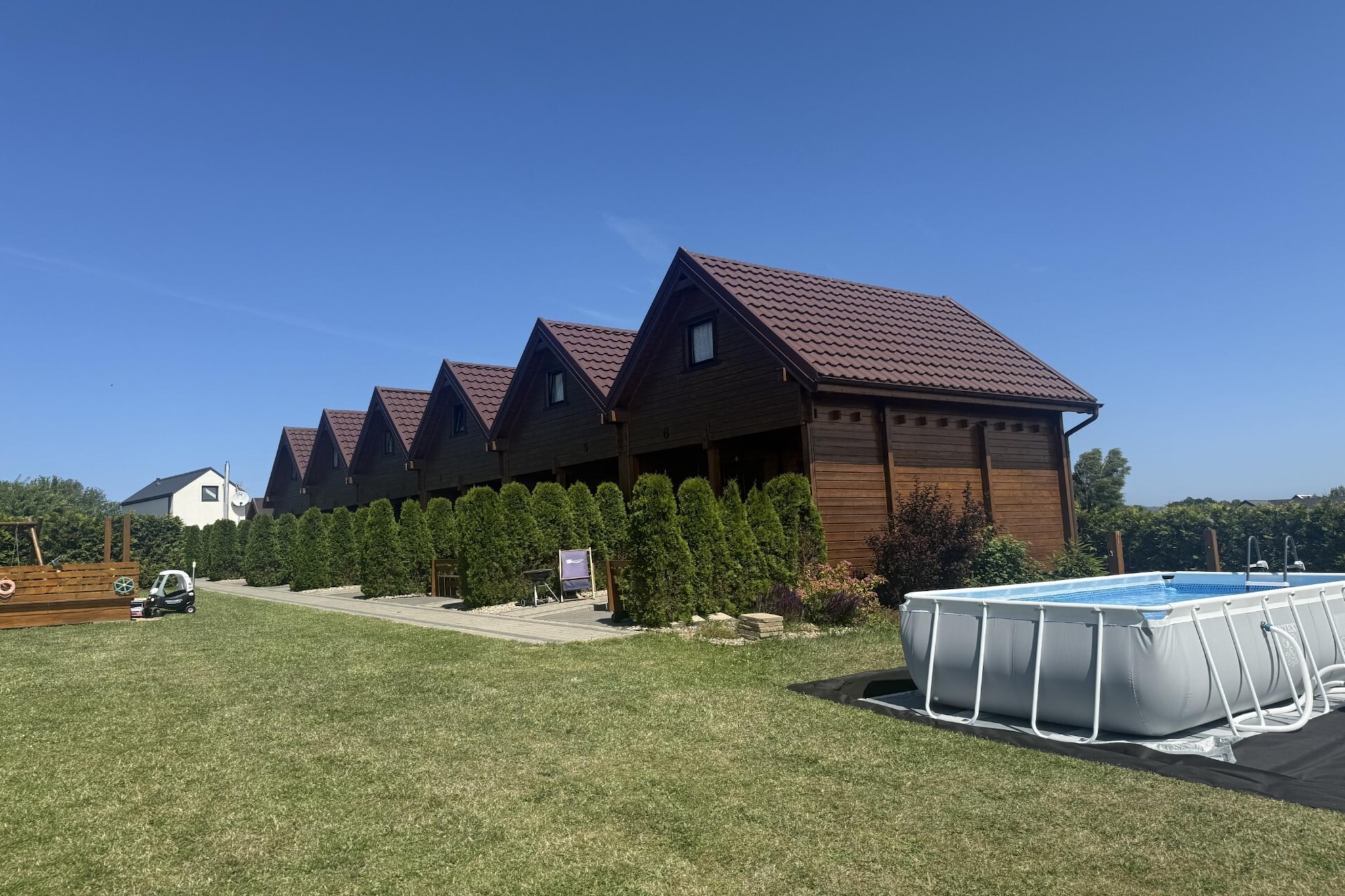 Piętrowe domki wakacyjne dla max 6 osób Mielenko - Buitenkant zomer
