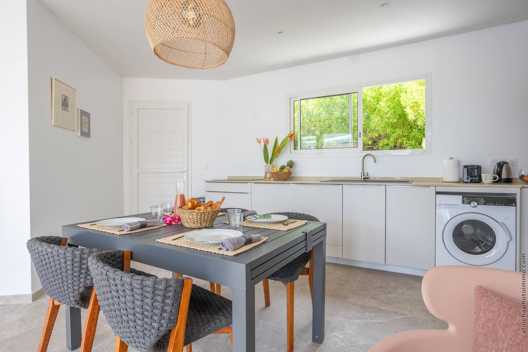 2 Villas avec 2 Piscines-Eetkamer