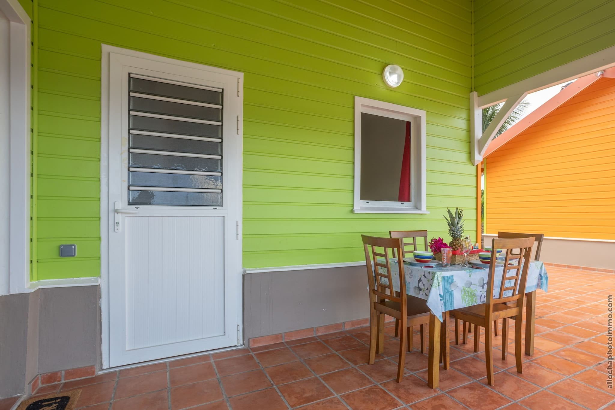 Bungalow avec piscine au cœur de la campagne Vert-Terrassenbalkon