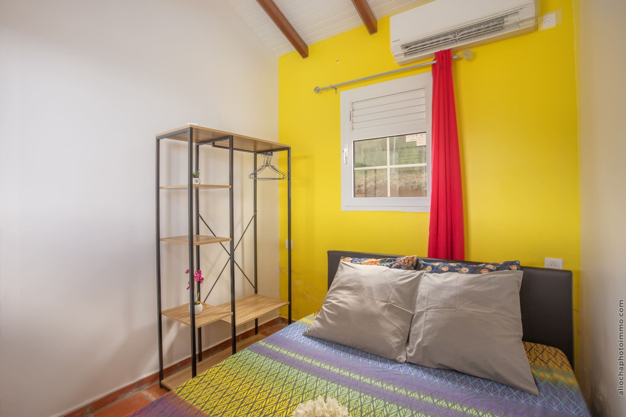 Bungalow avec piscine au cœur de la campagne Vert-Schlafzimmer