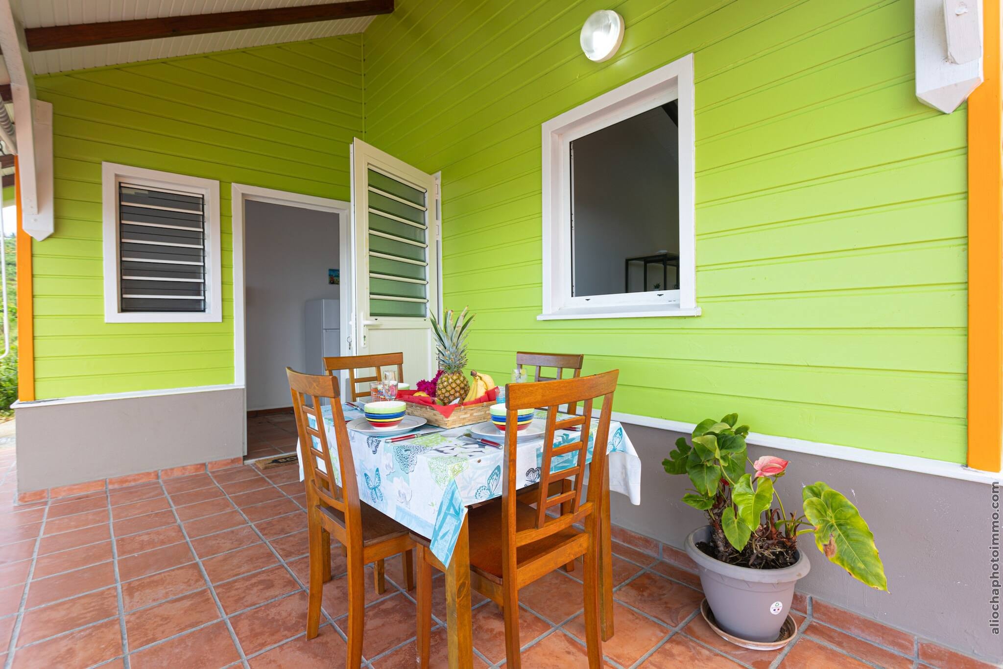 Bungalow avec piscine au cœur de la campagne Vert-Terrassenbalkon