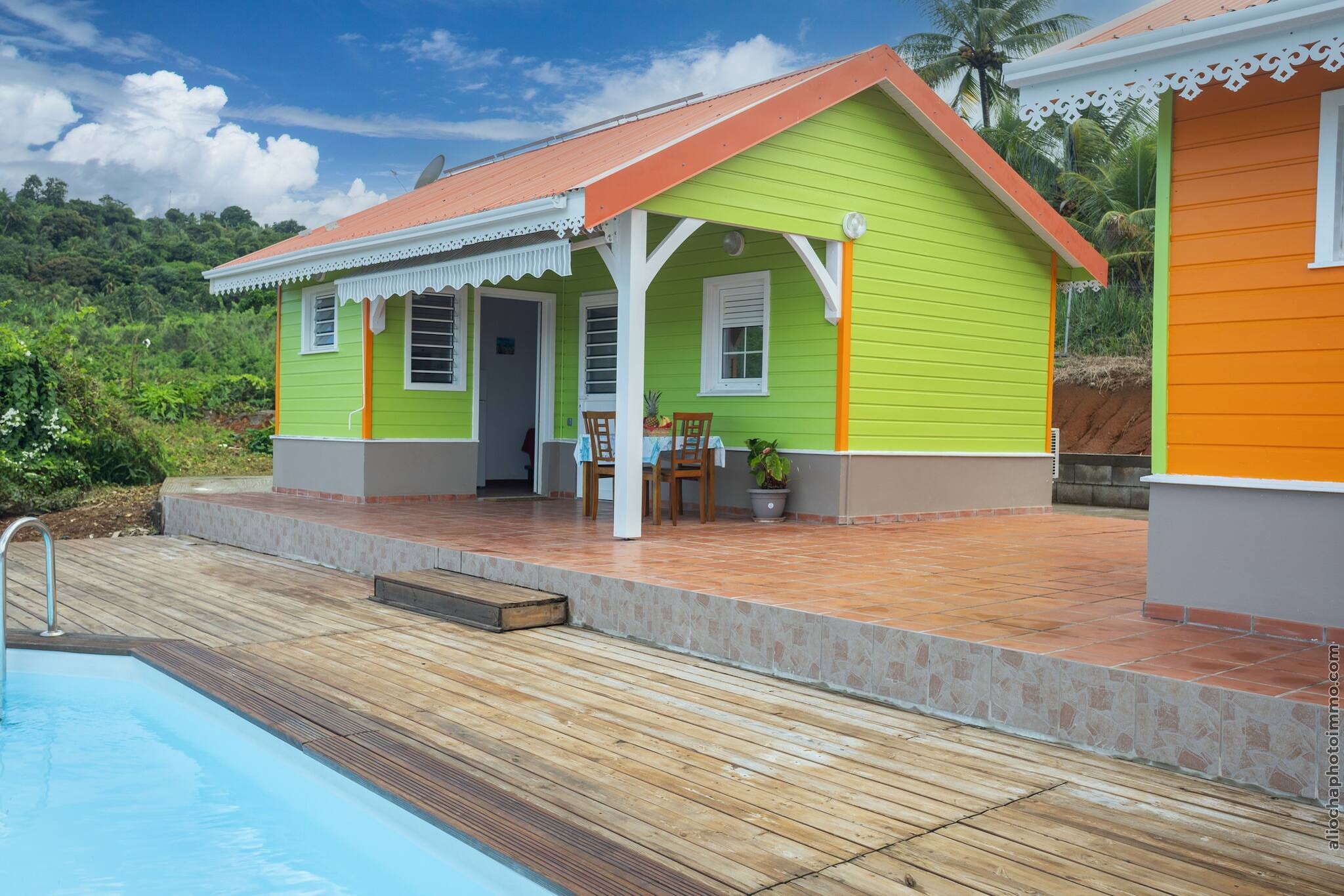 Bungalow avec piscine au cœur de la campagne Vert-Schwimmbad