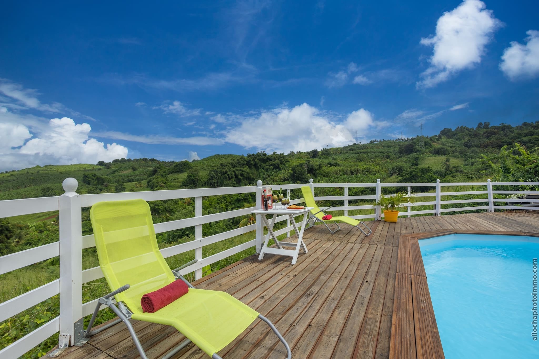 Bungalow avec piscine au cœur de la campagne Vert-Schwimmbad