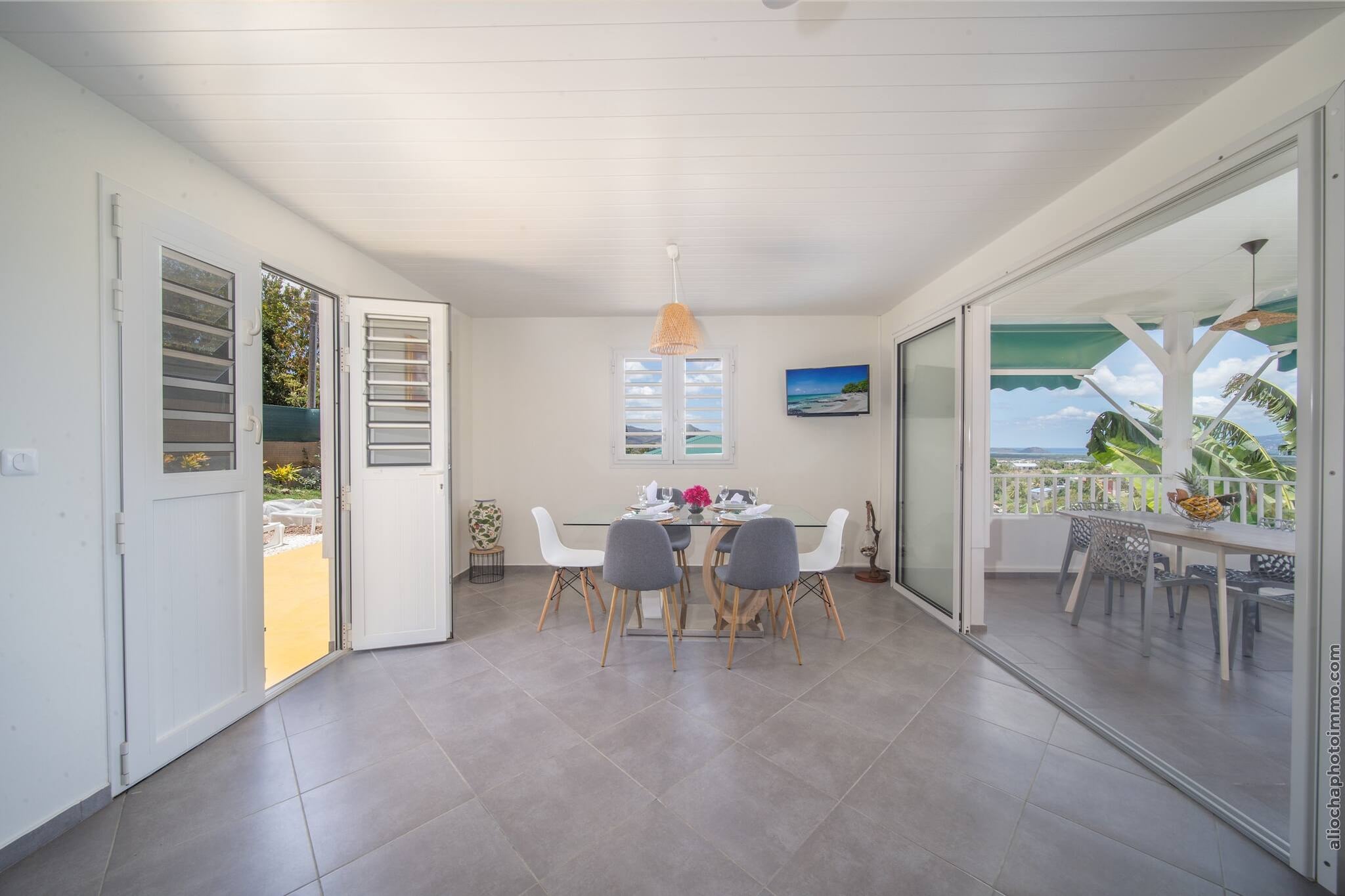 Bungalow Chic : Vue Mer & Montagne (Orange)-Eetkamer