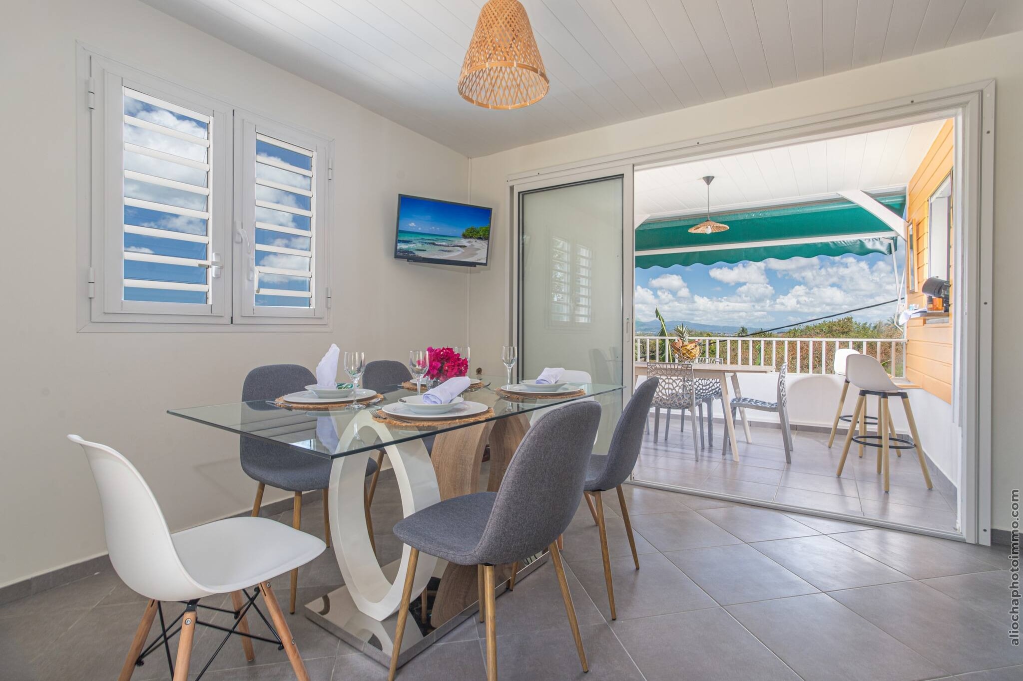 Bungalow Chic : Vue Mer & Montagne (Orange)-Eetkamer