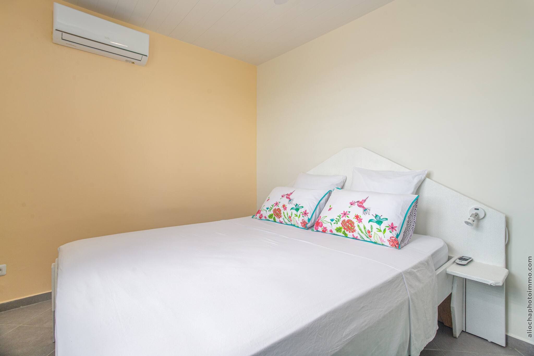 Bungalow Chic : Vue Mer & Montagne (Orange)-Slaapkamer