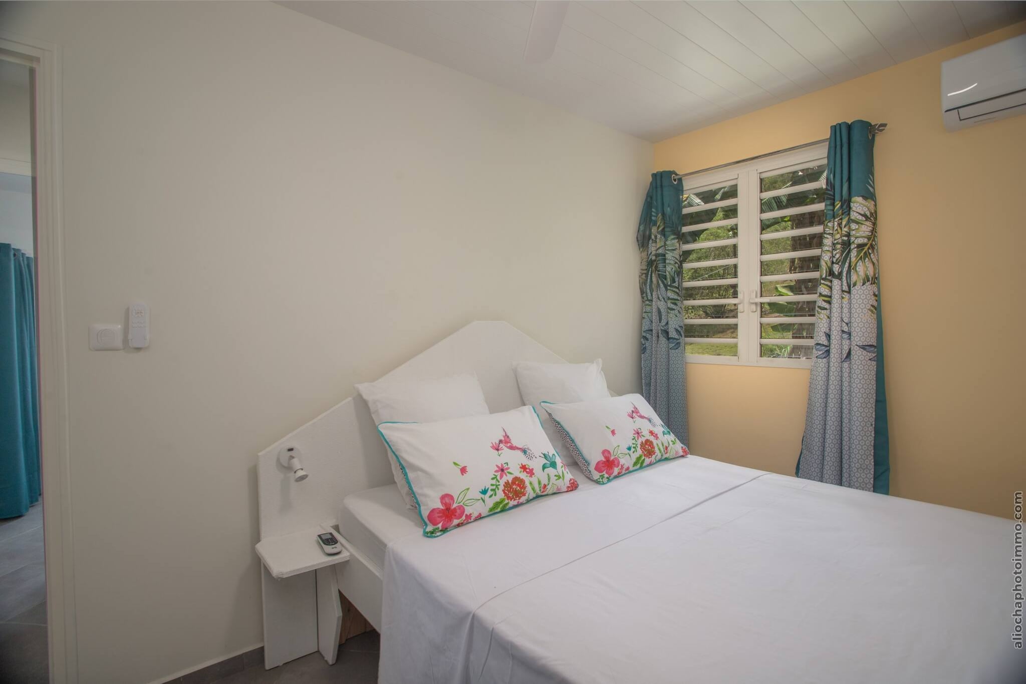 Bungalow Chic : Vue Mer & Montagne (Orange)-Slaapkamer