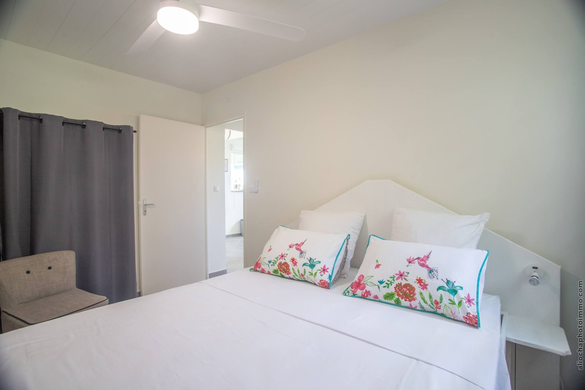 Bungalow Chic : Vue Mer & Montagne (Orange)-Slaapkamer