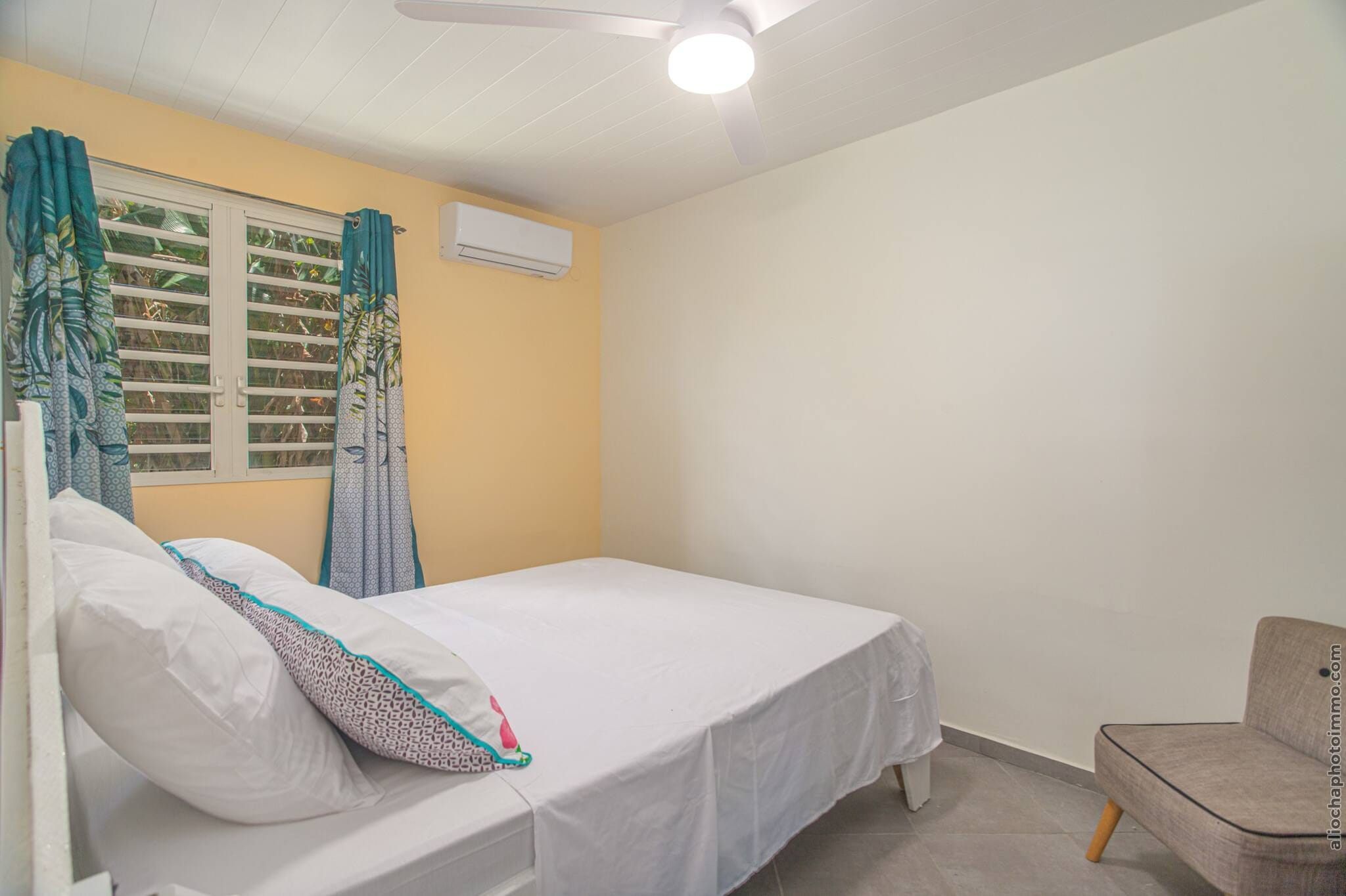 Bungalow Chic : Vue Mer & Montagne (Orange)-Slaapkamer