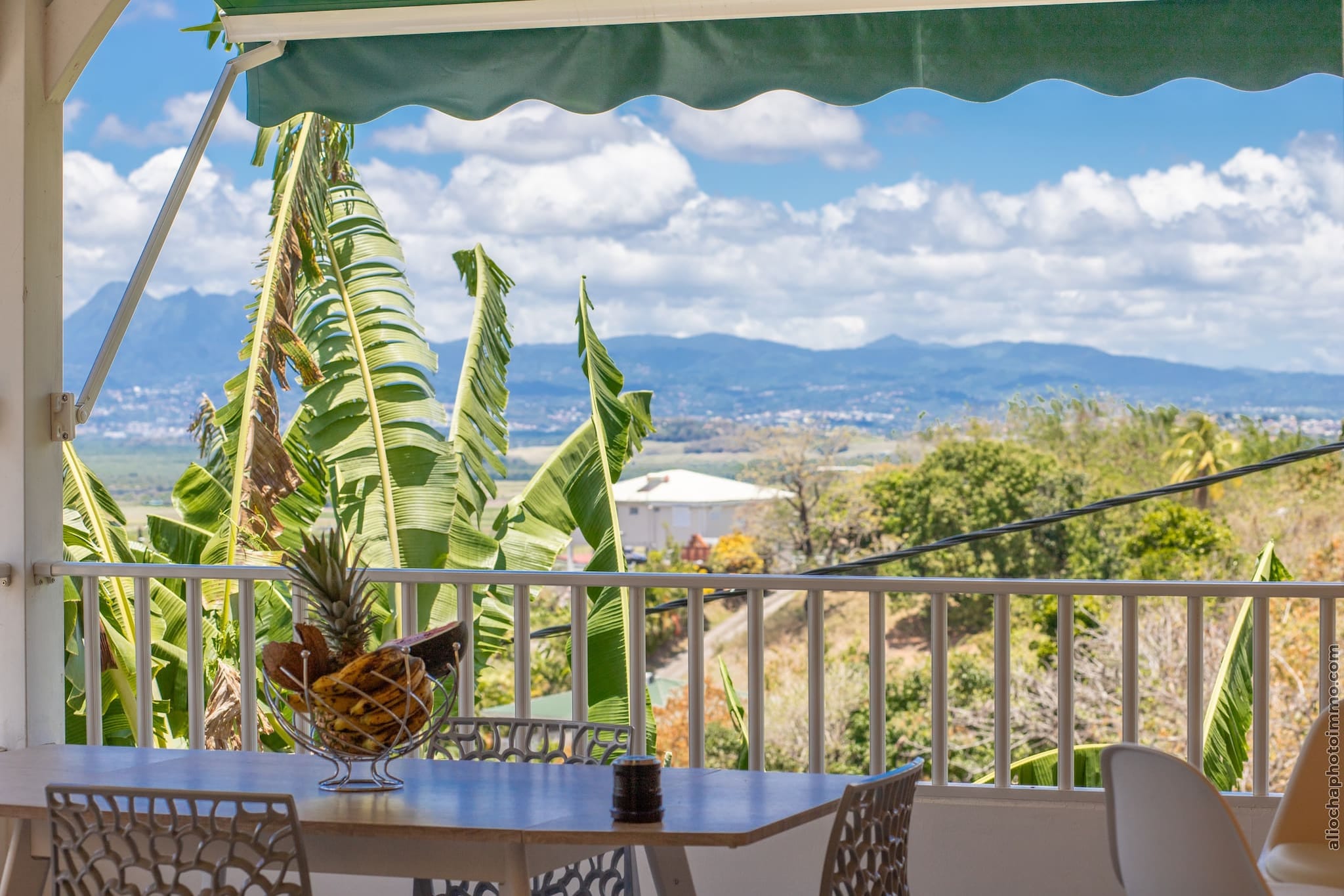 Bungalow Chic : Vue Mer & Montagne (Orange)-Buitenlucht
