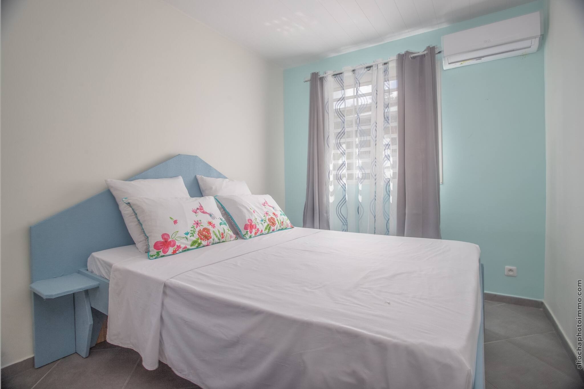 Bungalow Chic : Vue Mer & Montagne (Bleu)-Slaapkamer