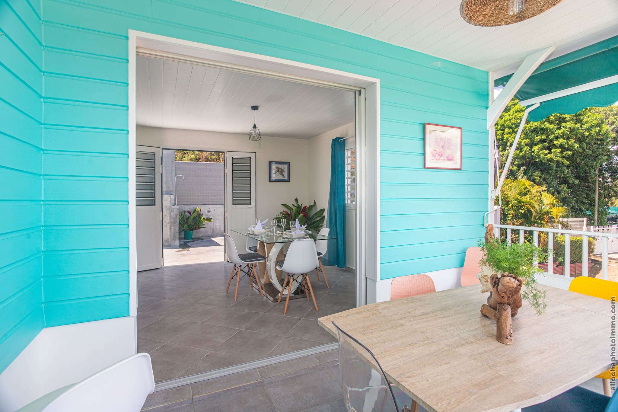 Bungalow Chic : Vue Mer & Montagne (Bleu)-Terrasbalkon