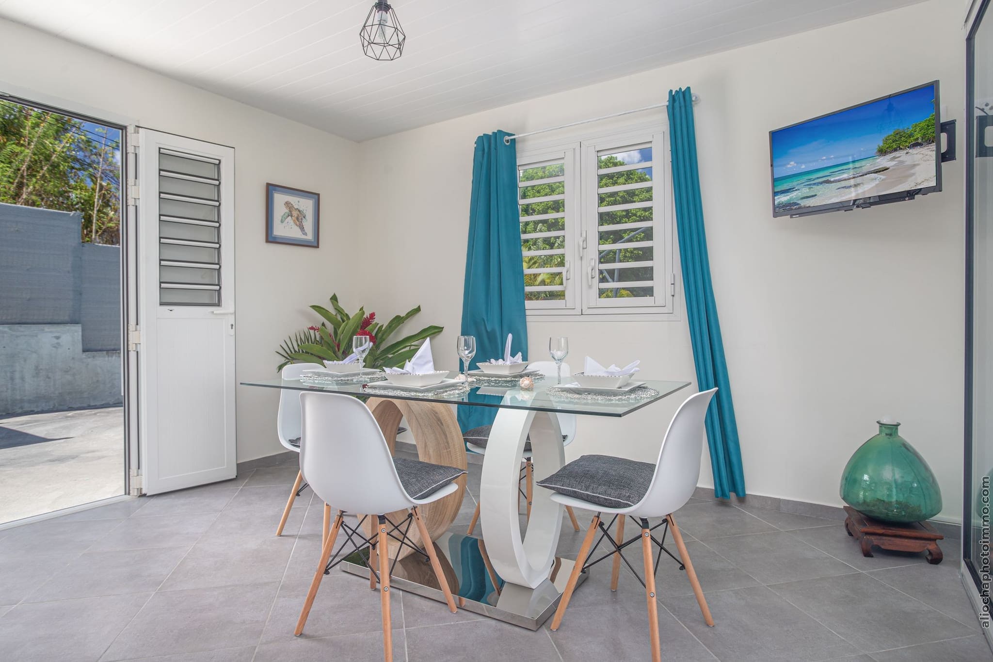 2 Bungalows avec 2 Piscines : Vue Mer (Bleu & Oge)-Eetkamer