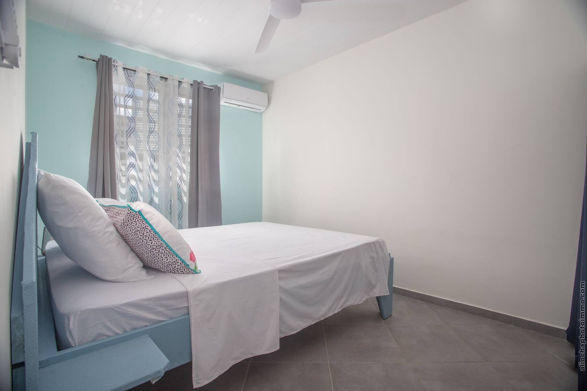 2 Bungalows avec 2 Piscines : Vue Mer (Bleu & Oge)-Slaapkamer