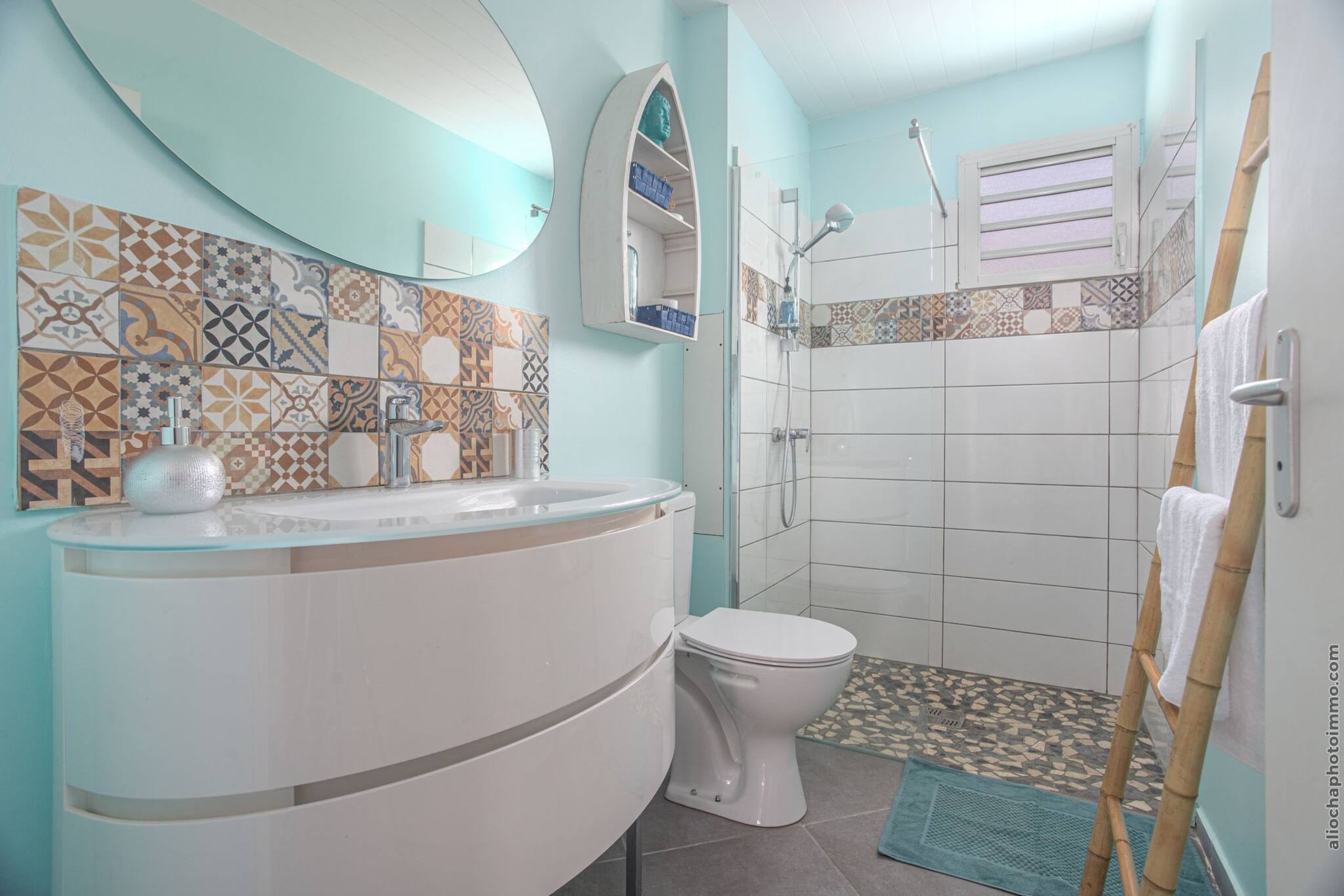2 Bungalows avec 2 Piscines : Vue Mer (Bleu & Oge)-Badkamer