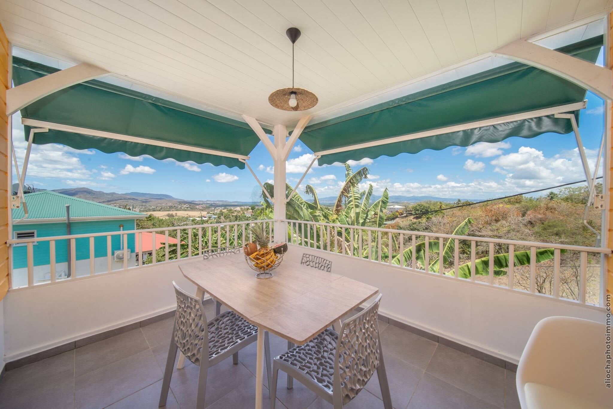 2 Bungalows avec 2 Piscines : Vue Mer (Bleu & Oge)-Terrasbalkon