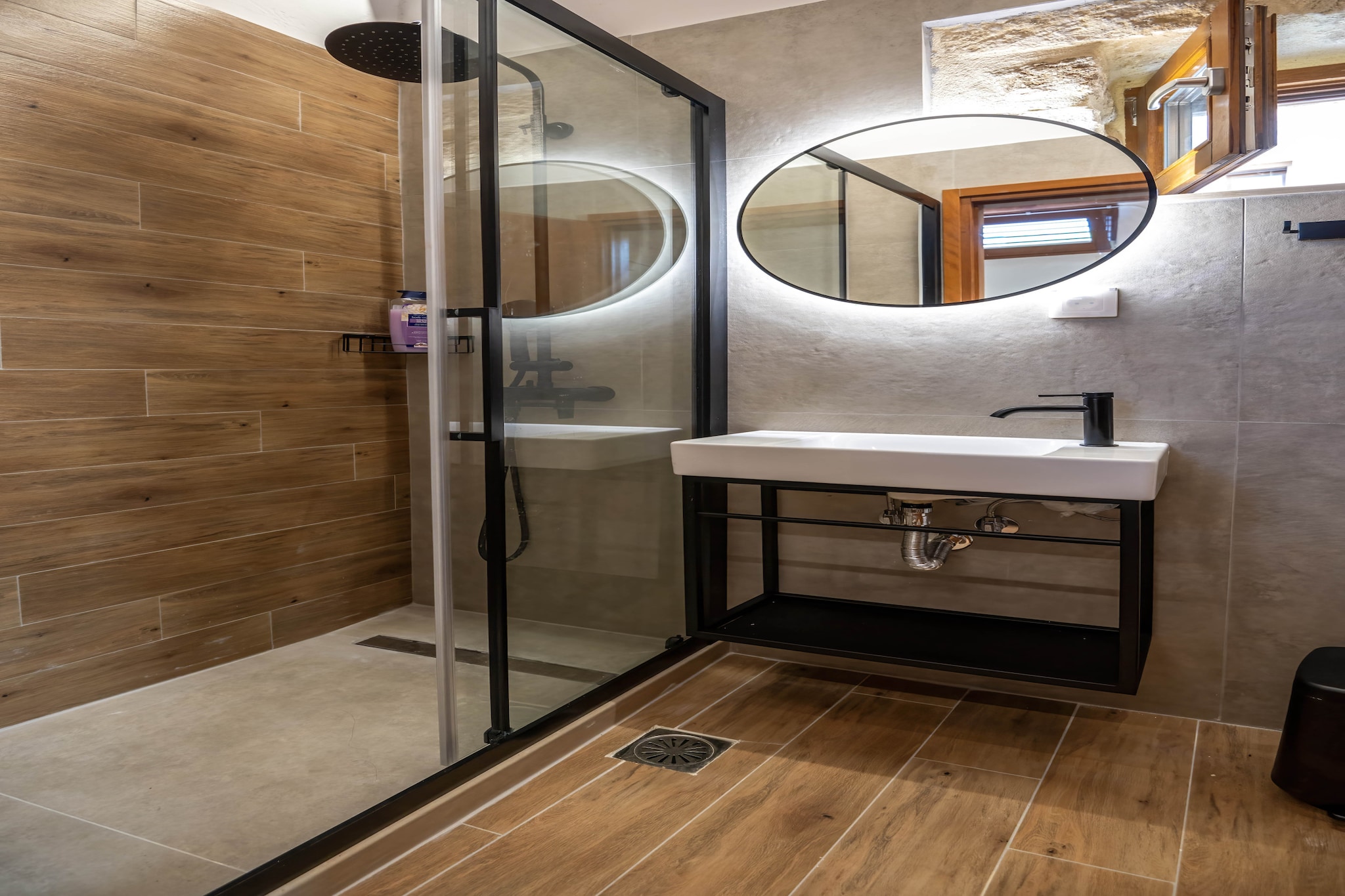 Golden Theros - Village Experience-Badkamer