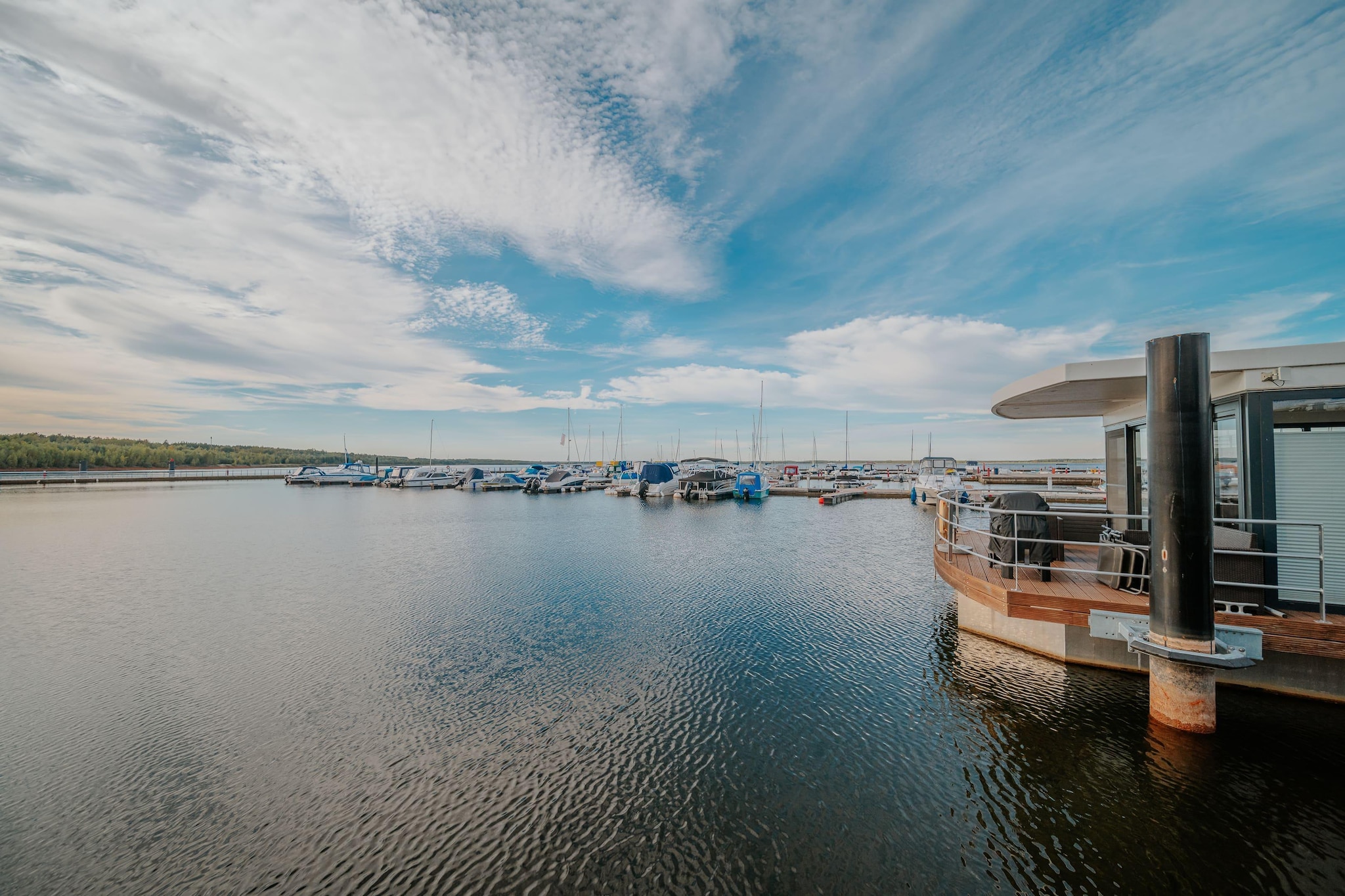 Hausboot am Bärwalder See-Terrassenbalkon