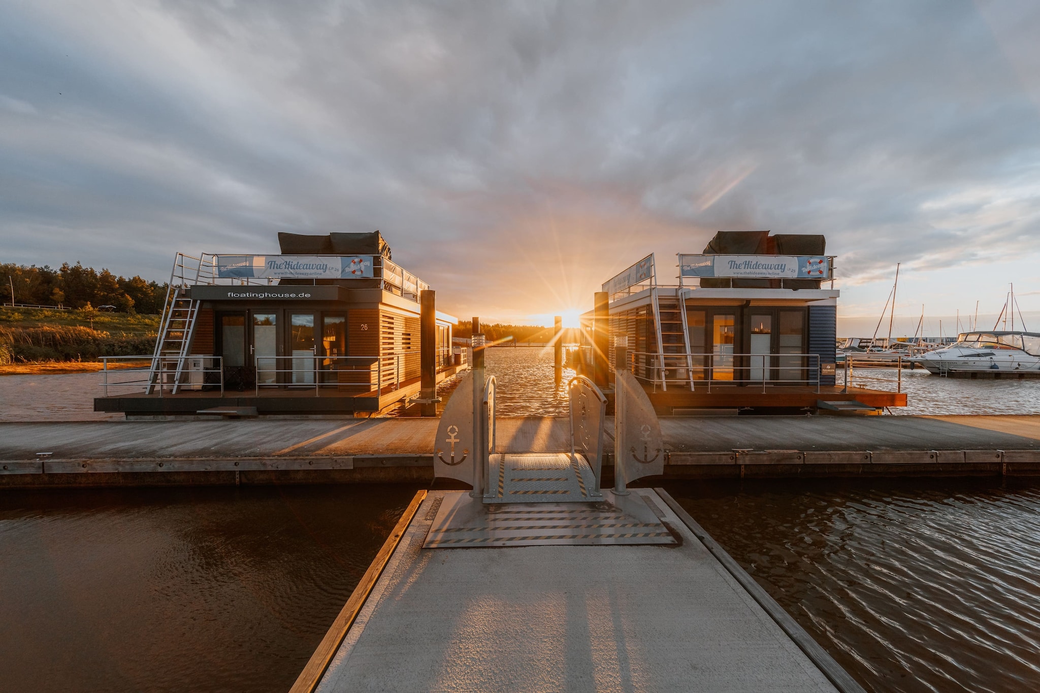 Hausboot am Bärwalder See-Außenbereich Sommer