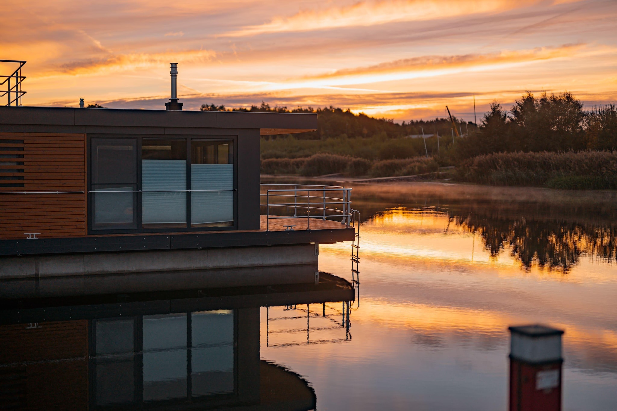 Hausboot am Bärwalder See-Außenbereich Sommer