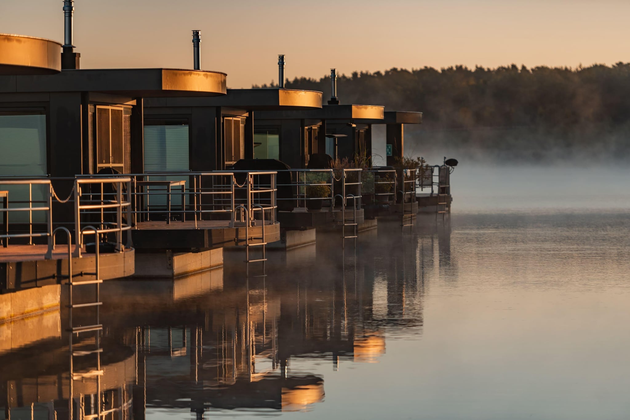 Hausboot am Bärwalder See-Außenbereich Sommer