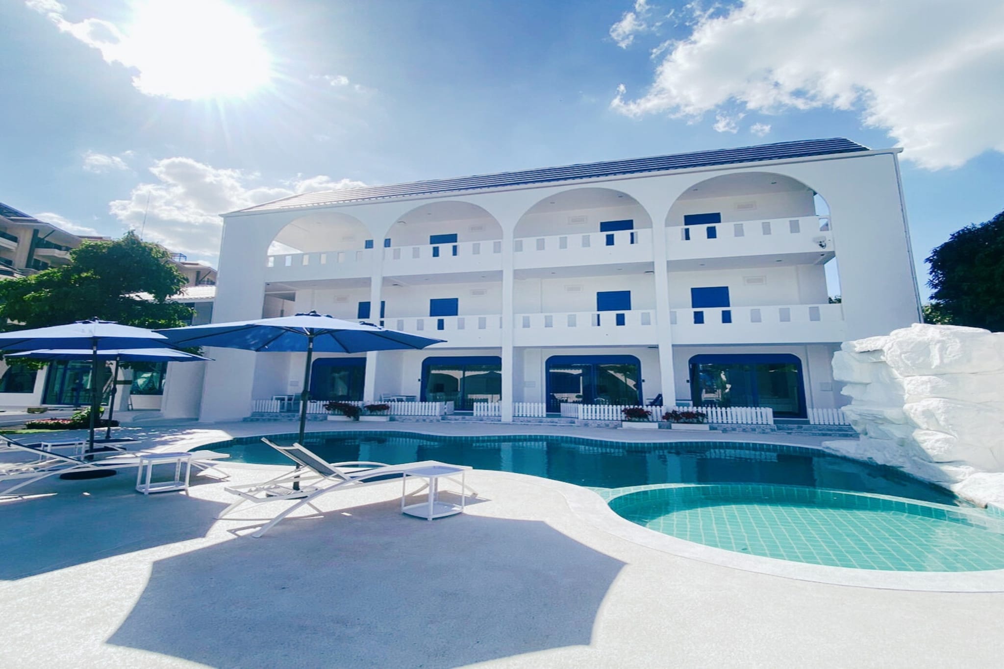 Deluxe Seaview Double | Luxury by the Shore