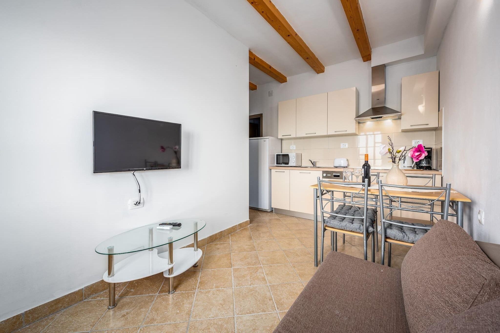 On the 1st floor: (Living room(TV(flatscreen, satellite), seating area), Kitchen(dining table, hob, electric kettle, toaster, coffee machine, oven, microwave, dishwasher, fridge, freezer, dishes and cutlery), bedroom(double bed), bathroom(shower), Internet access)\n\nGarden Furniture , cot, hot tub, sauna, balcony, air conditioning, terrace, garden, sun loungers, BBQ, parking, swimming pool(shared with other guests, heated), bicycles available, high chair, ironing board, iron, hairdryer, crib(free), hot water
