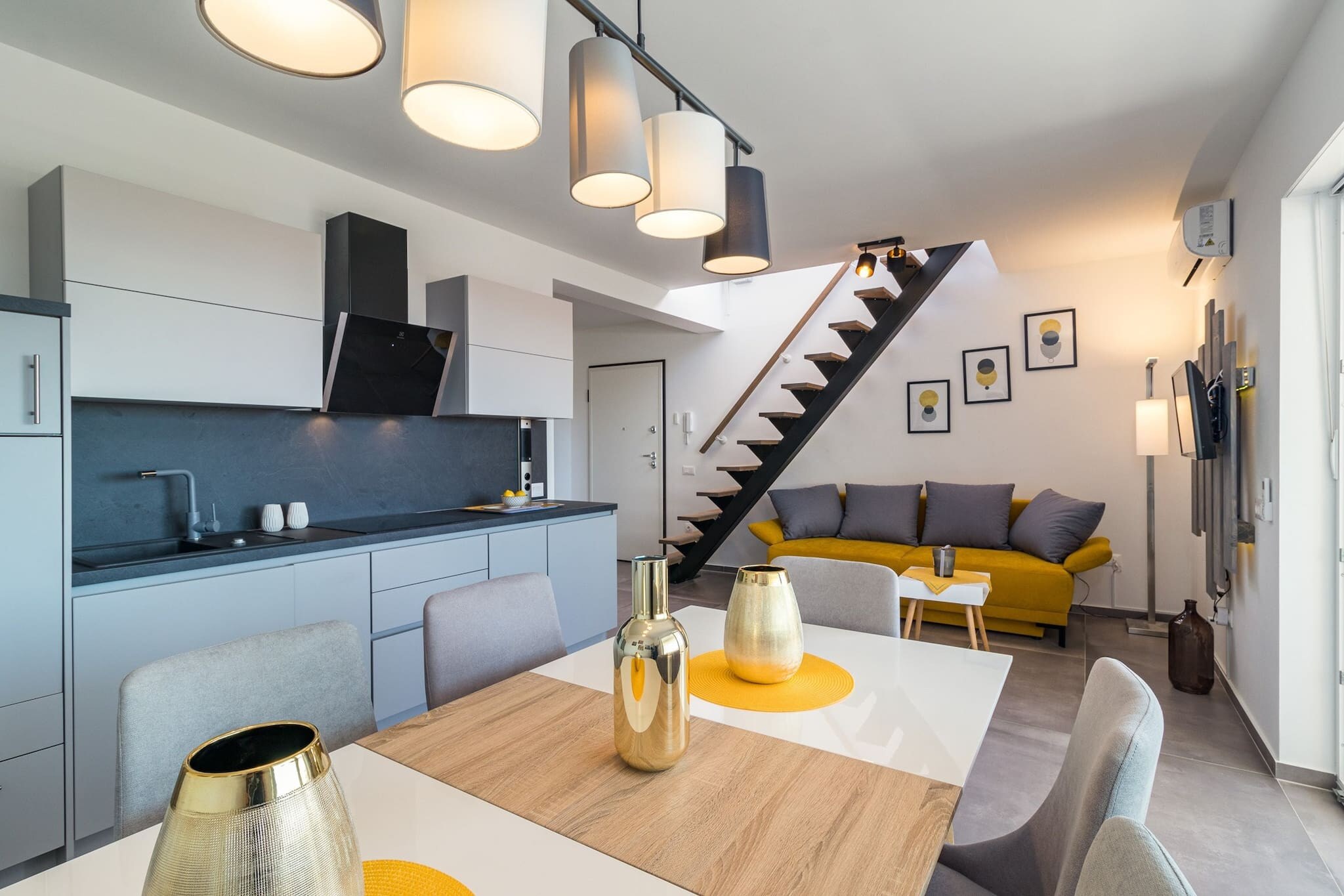 Furnished penthouse with sea view