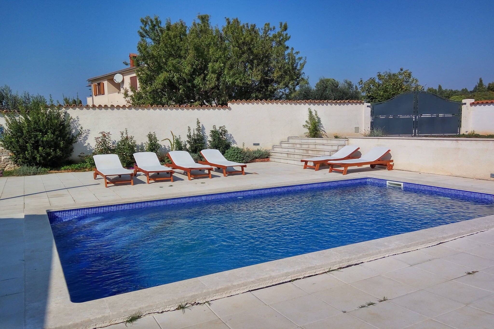 House in Pula with Pool near Valsaline Beach
