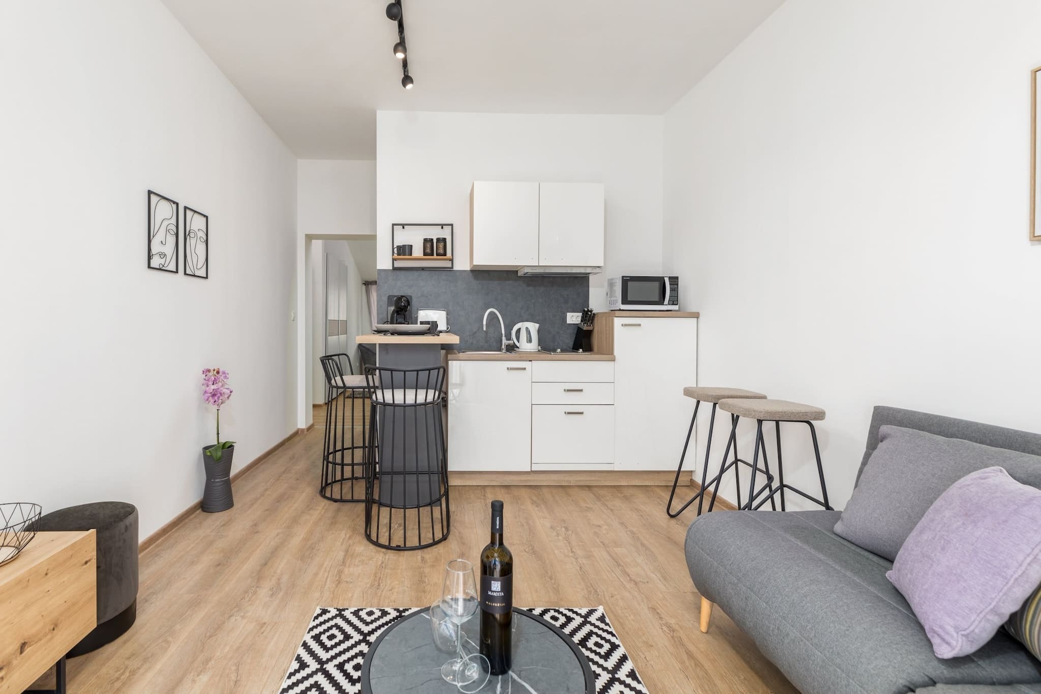 Marceta Apartment 4 - Pool and Big Garden-Woonkamer