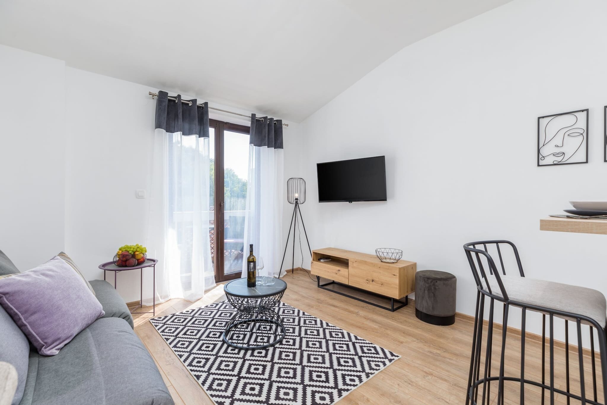 Marceta Apartment 4 - Pool and Big Garden-Woonkamer