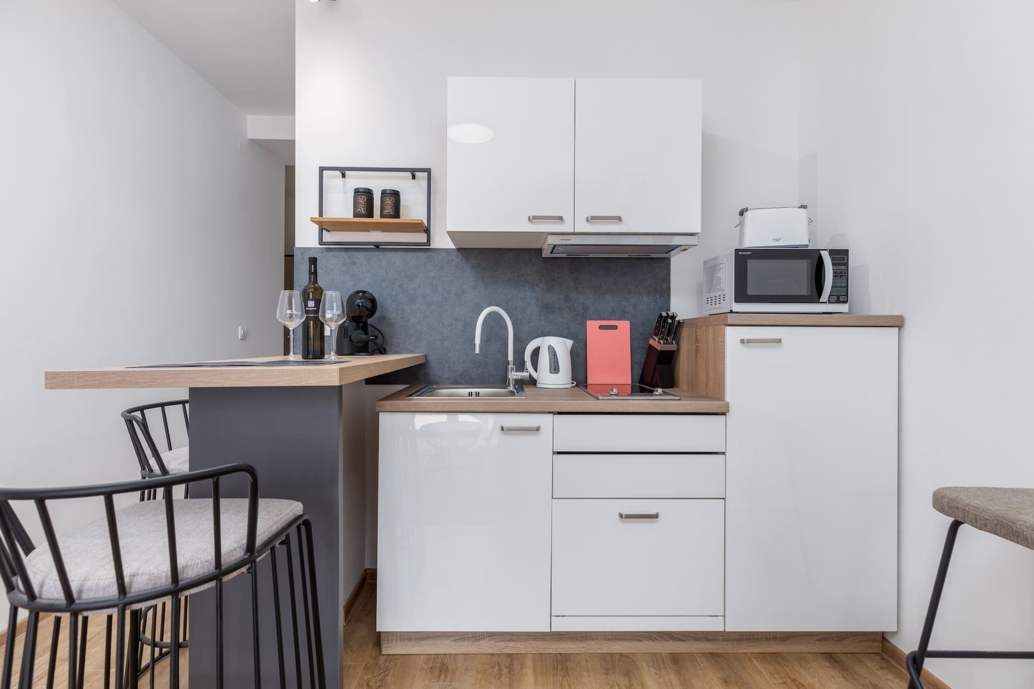 Ground floor: (open kitchen(hob, electric kettle, toaster, coffee machine, microwave, dishwasher, fridge, freezer, dishes and cutlery), Living/diningroom(double sofa bed, TV, dining table, seating area), bedroom(Queen Bed), bathroom(shower), Internet access)\n\nGarden Furniture , fireplace, patio, air conditioning, terrace, garden, sun loungers, BBQ, parking, swimming pool(shared with other guests), high chair, iron, hairdryer, crib(free), hot water, Essentials