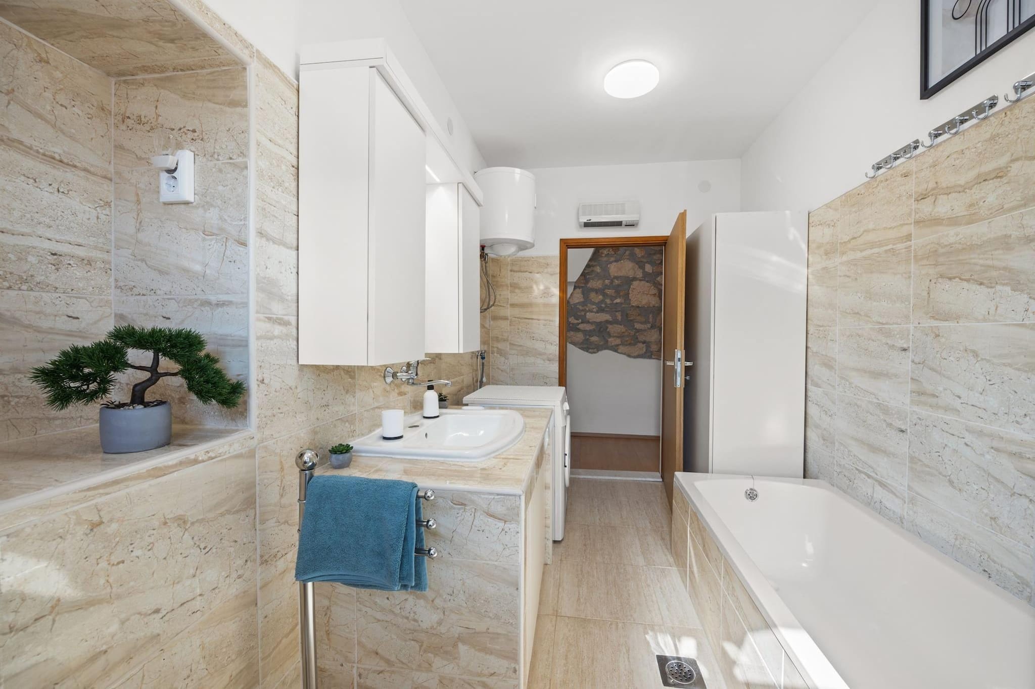 Kristijan & Jelena - Pool, Jacuzzi, Playground-Badkamer