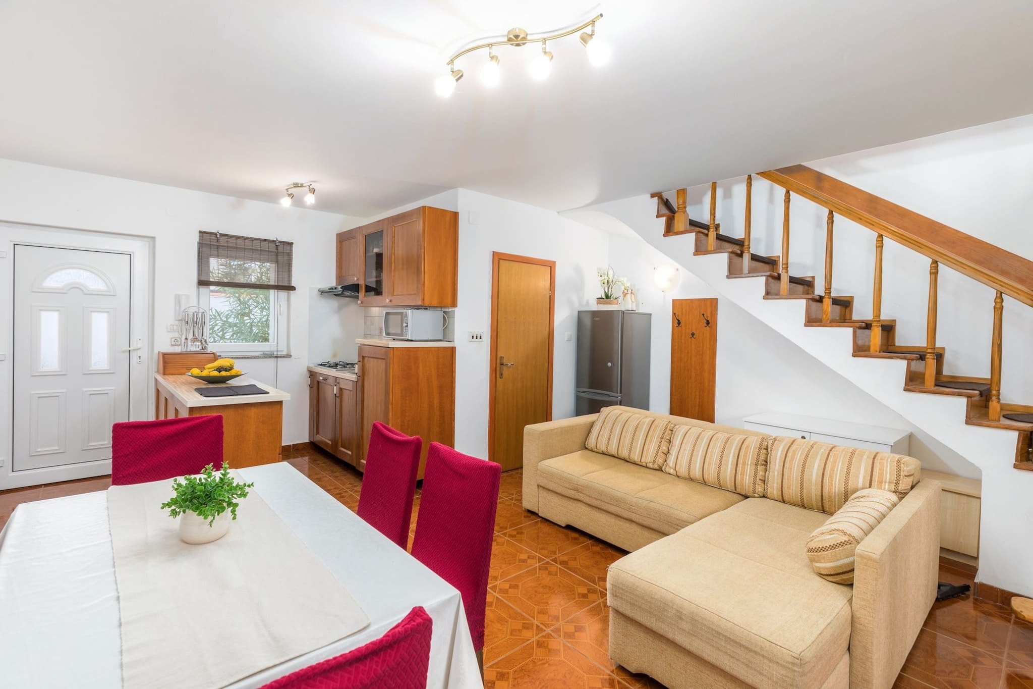 Apartment with Pool in Liznjan - Buneta-Eetkamer