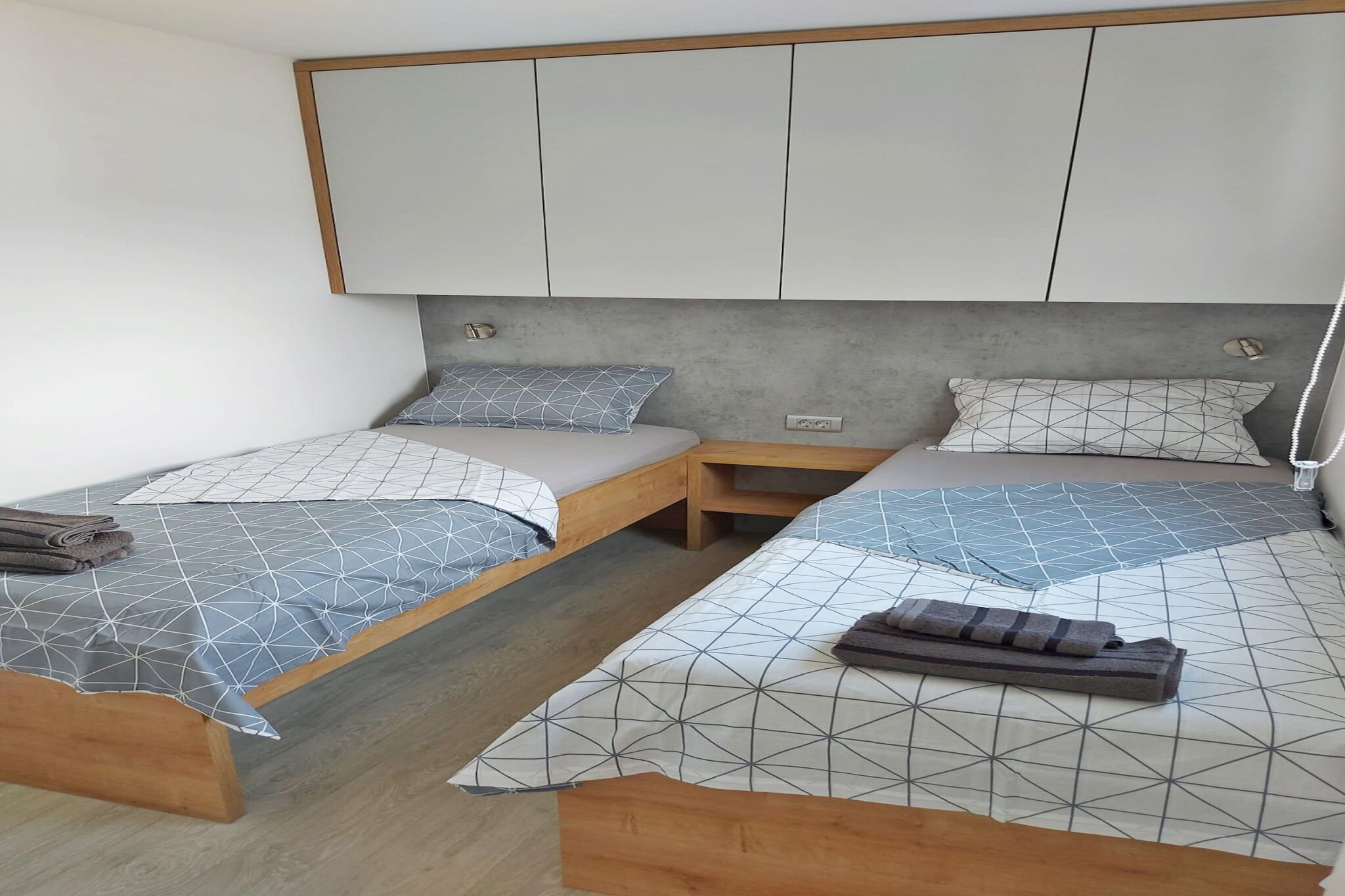 Ground floor: (Kitchen(hob, electric kettle, toaster, coffee machine, microwave, dishwasher, fridge, freezer, dishes and cutlery), Living/diningroom(TV(flatscreen, satellite), dining table, seating area), bedroom(double bed), bedroom(single bed, single bed), bathroom(shower), Internet access)\n\nGarden Furniture , shower, washing machine, air conditioning, terrace, garden, sun loungers, BBQ, parking, ironing board, iron, hairdryer, hot water