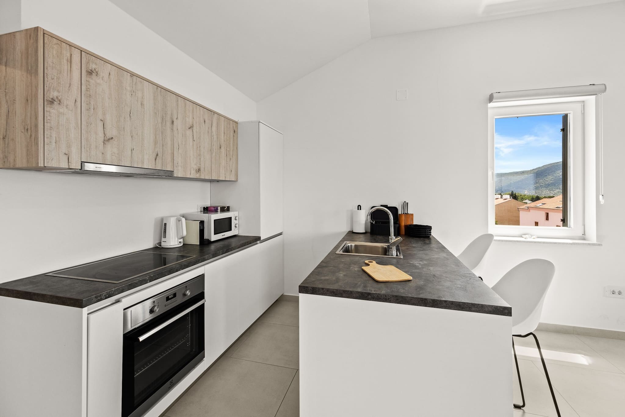 Enchanting Summer Apartment-Kitchen