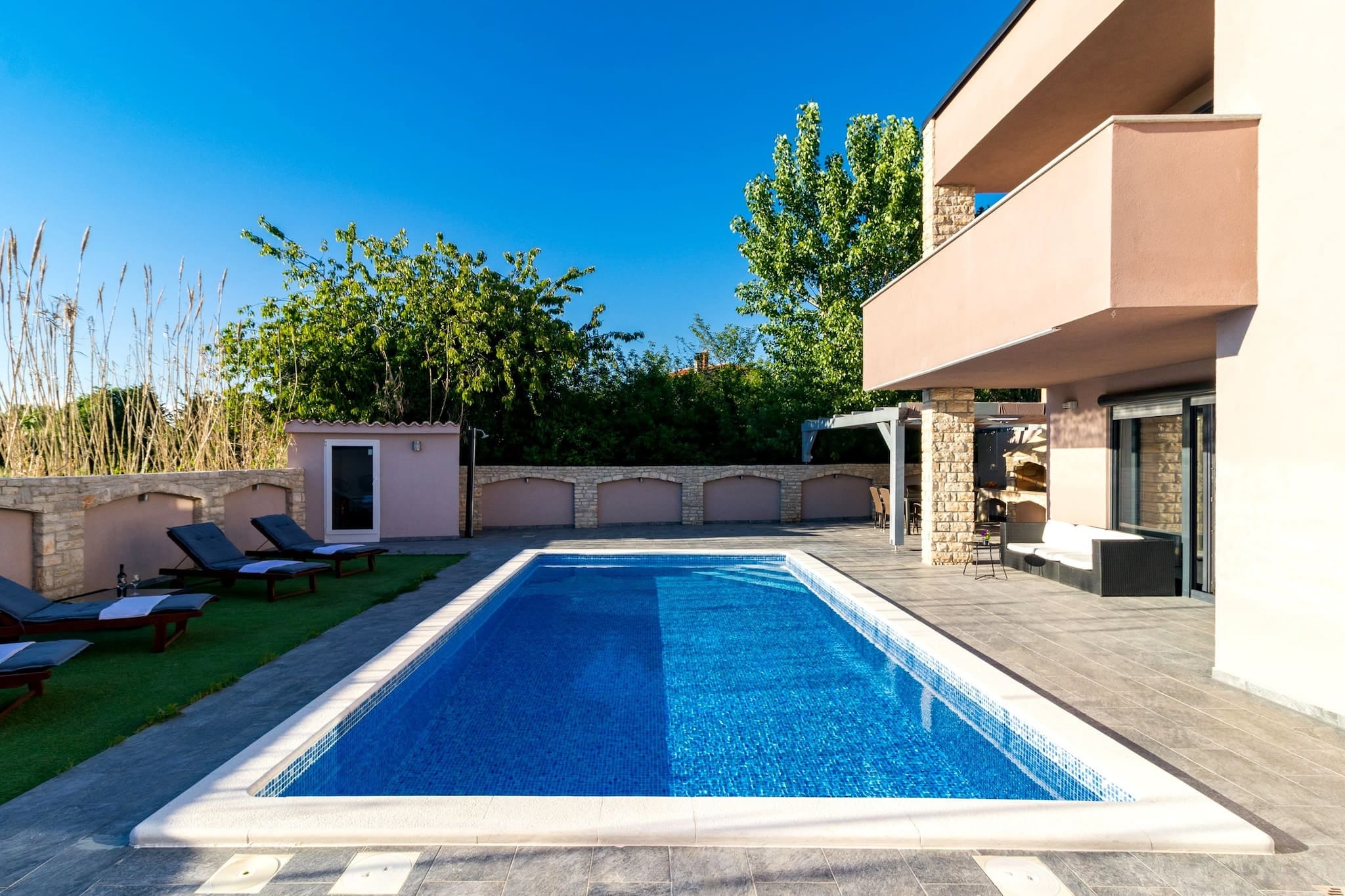 Spacious villa in Pula with heated pool