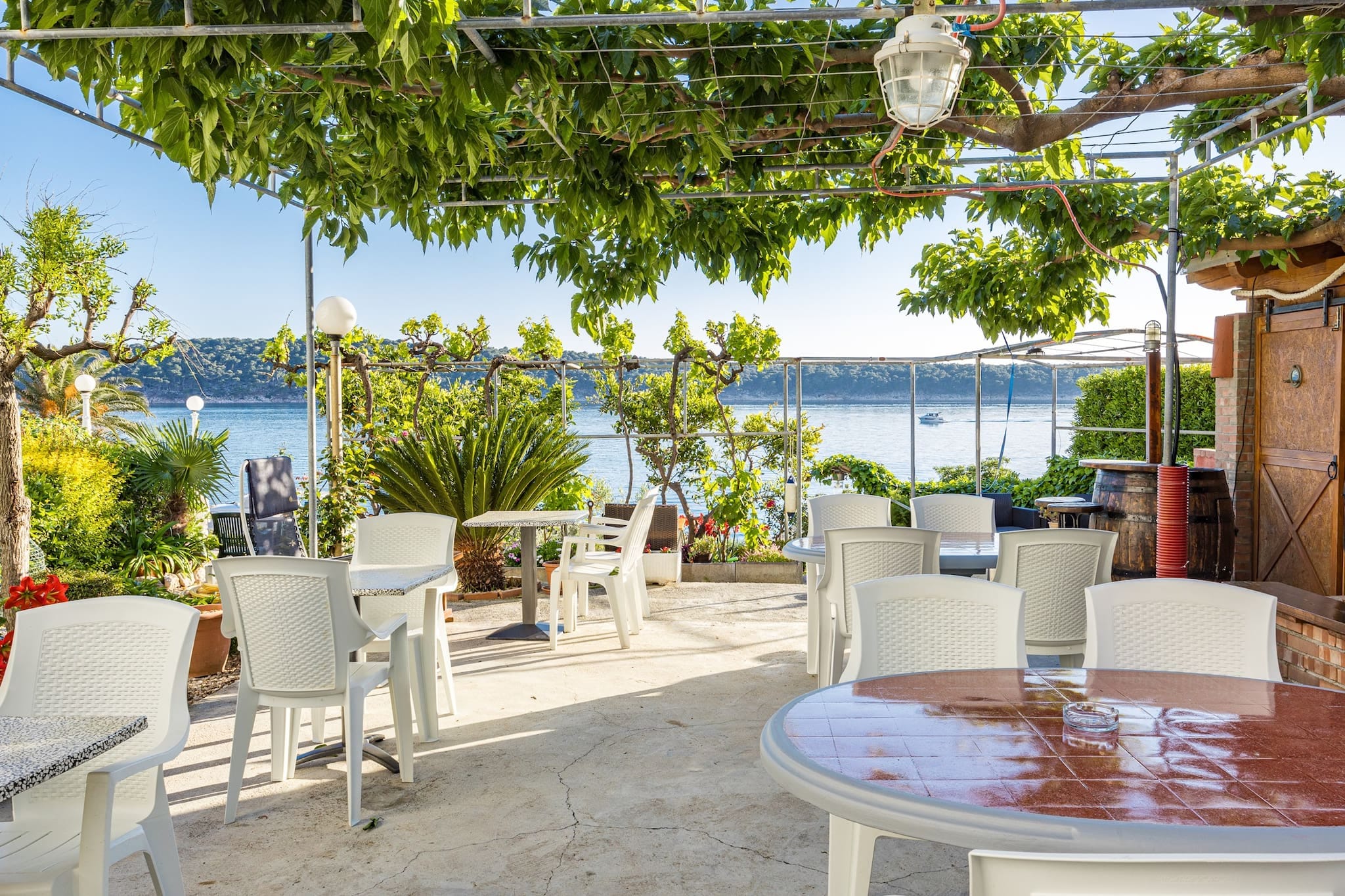 Apartments Jurica - Apt Petra with Sea View-Gardens summer