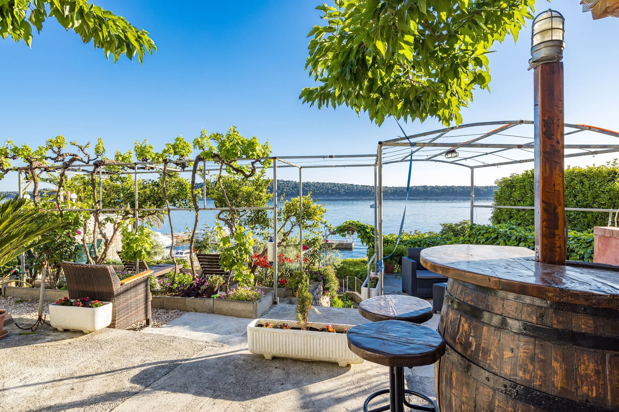 Apartments Jurica - Apt Petra with Sea View-Gardens summer